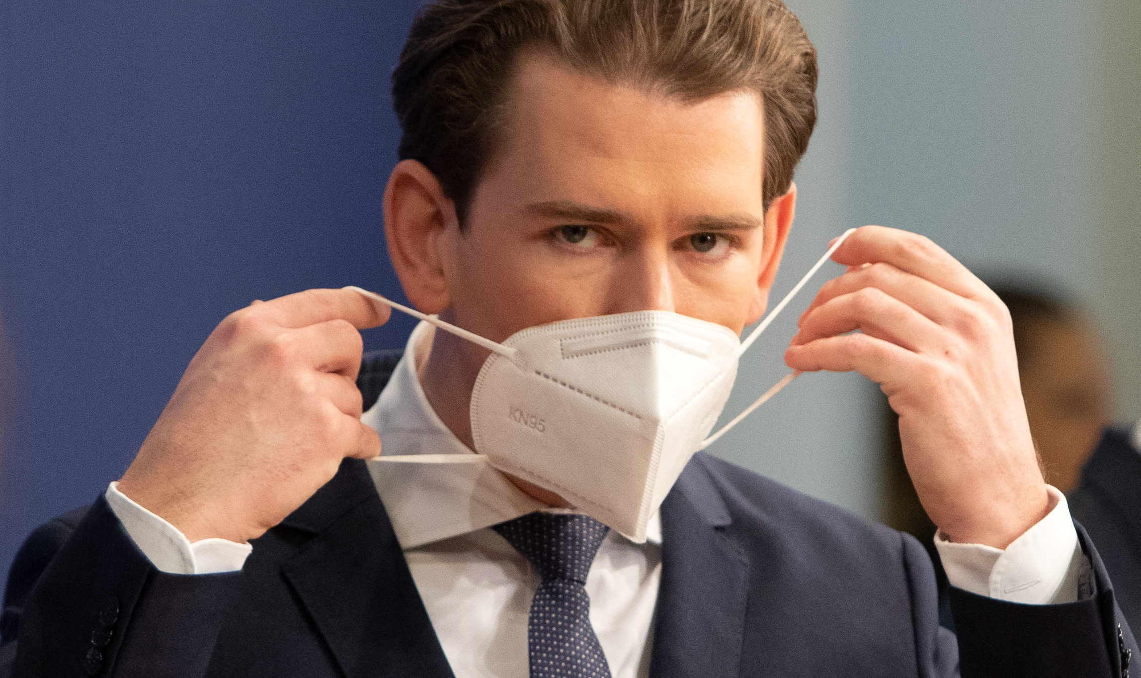 Hamisított maszkokkal látták el az osztrák parlamentet