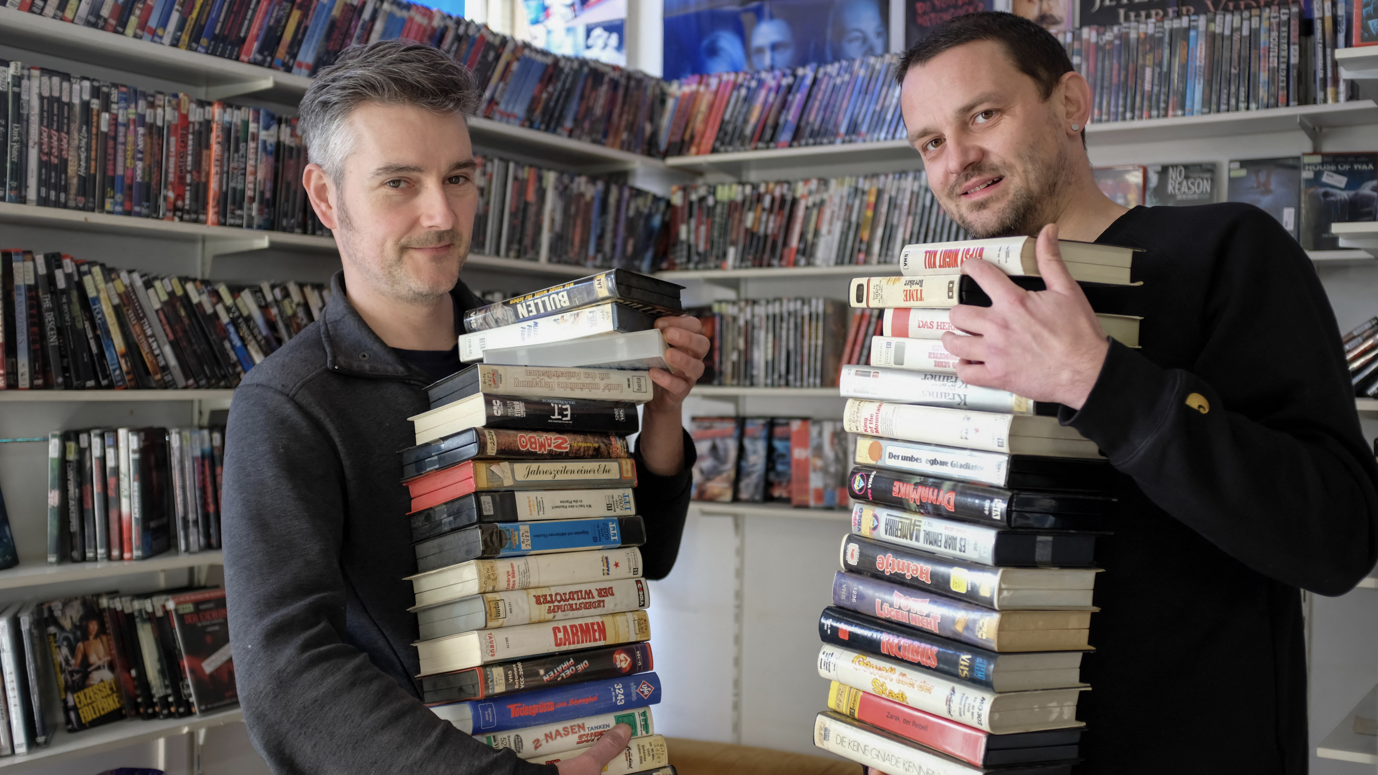 Ralf Stadler és Christoph Langguth, a Randfilm munkatársai a Kassel filmszaküzletben 2019-ben. Németország legrégibb videótékáját a Randfilm mentette meg a bezárástól.