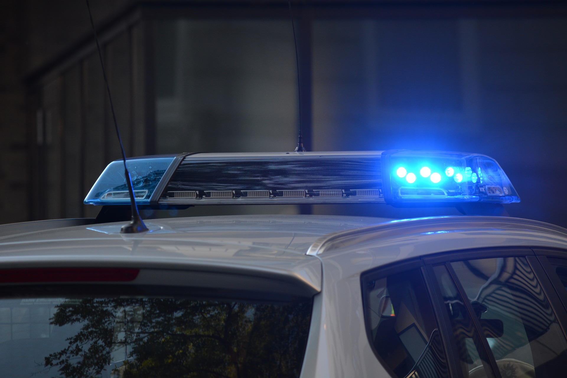 Rendőrökön bosszút állni: ellopott egy rendőrautót és másokat igazoltatott egy részeg férfi Nagyszebenben