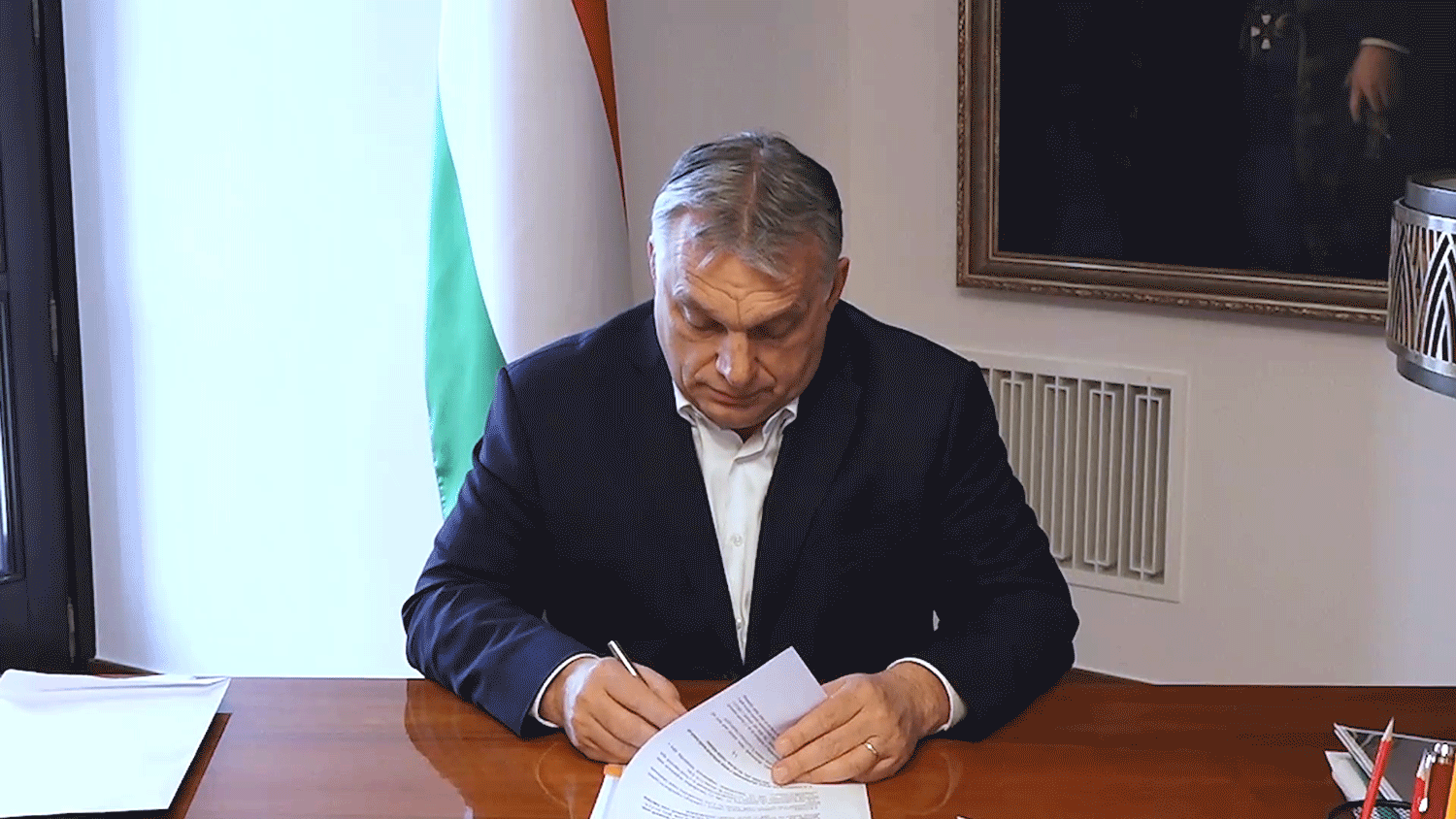 Orbán: A következő két hét nehéz lesz, de senkit sem hagyunk az út szélén
