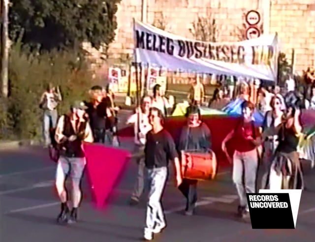 Meleg Büszkeség Napja, felvonulás, 1997. A Pink Piknikek folytatásaként, 1997. szeptember 6-án rendezték meg az első budapesti Pride felvonulást, még Meleg Büszkeség Napja néven. A táblákkal, sípokkal és dobokkal felszerelkezett menet az elején egy nagy rózsaszín háromszöggel indult el a Capella Café elől, majd haladt a Dunakorzón át a Vörösmarty térre. Itt mondott beszédet az egyik szervező, a magát „közbuzinak” nevező Pálfi Balázs újságíró, és a résztvevők mécseseket helyeztek el a holokauszt meleg áldozataira emlékezve (más források szerint ezzel a nem sokkal korábban elhunyt Lady Dianára emlékeztek). Az első Pride-ot, annak meglehetősen gyors sebessége miatt „a leggyorsabb futóhomok” névvel illette a Magyar Narancs újságírója, Sisso. Ezt követően – 2020 kivételével – a felvonulást minden évben megrendezésték, 1998-tól az LMBT+-fesztivál keretében.