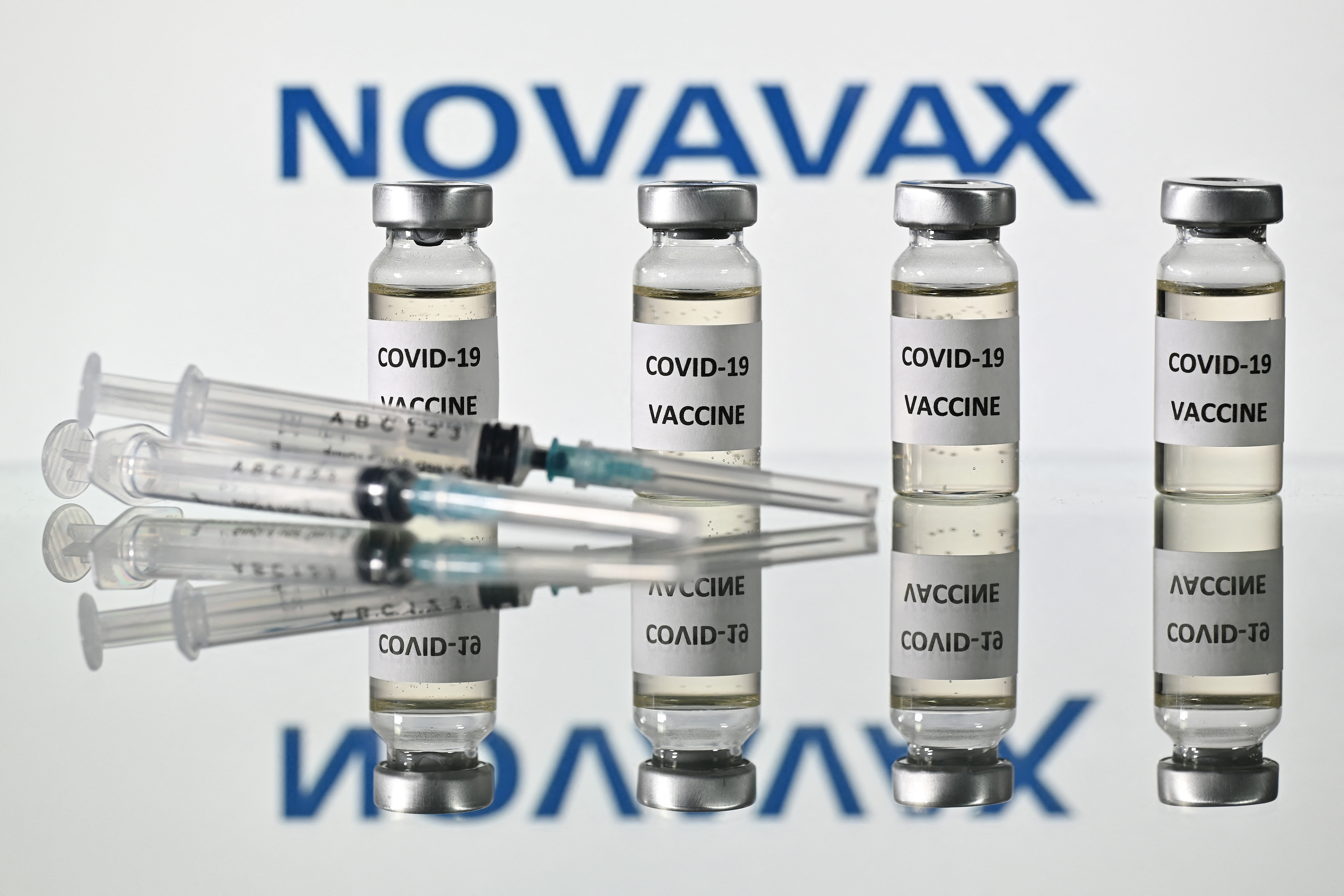 Az EU jóváhagyta 200 millió adag Novavax vakcina beszerzését
