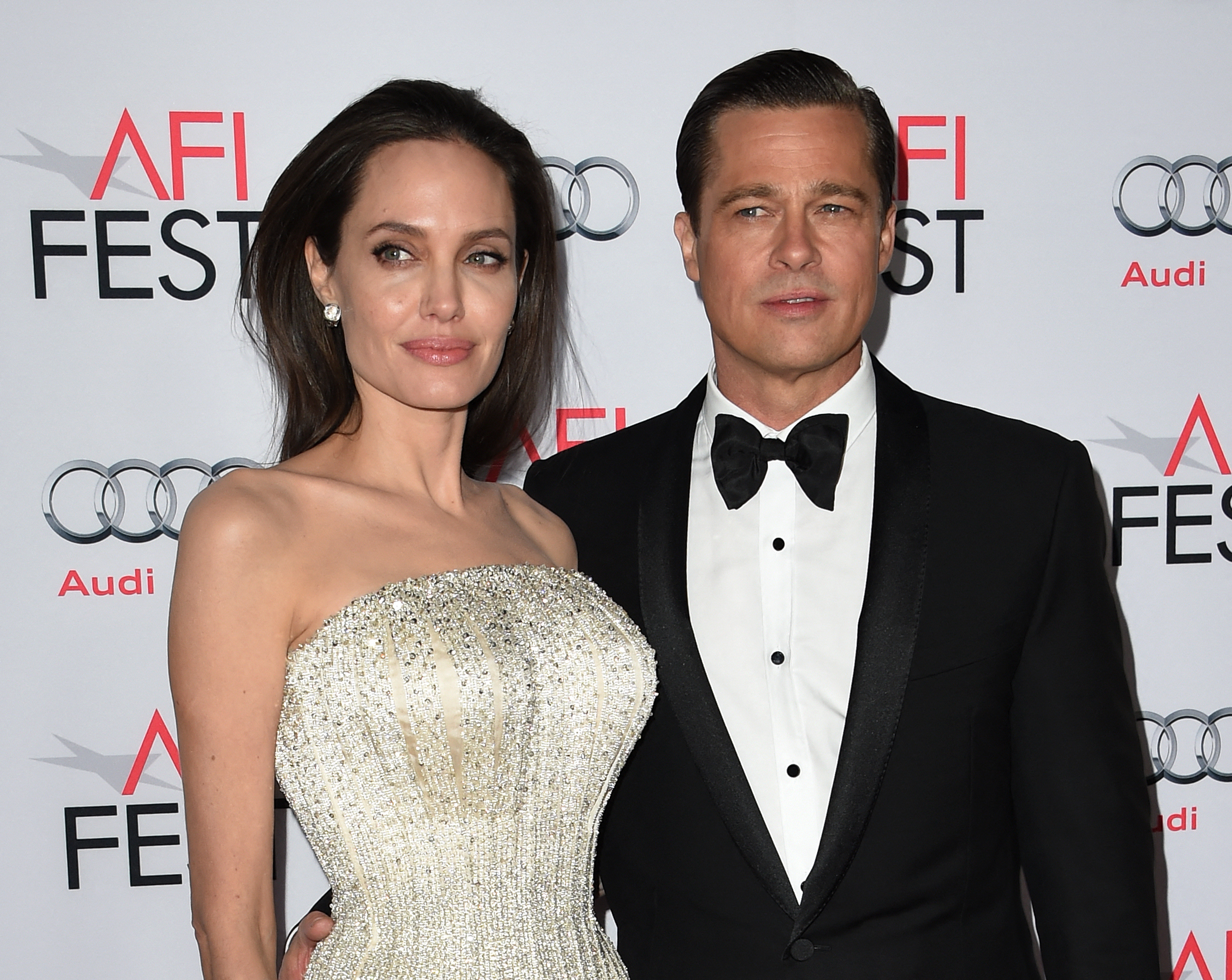 Angelina Jolie családon belüli erőszakkal vádolja Brad Pittet
