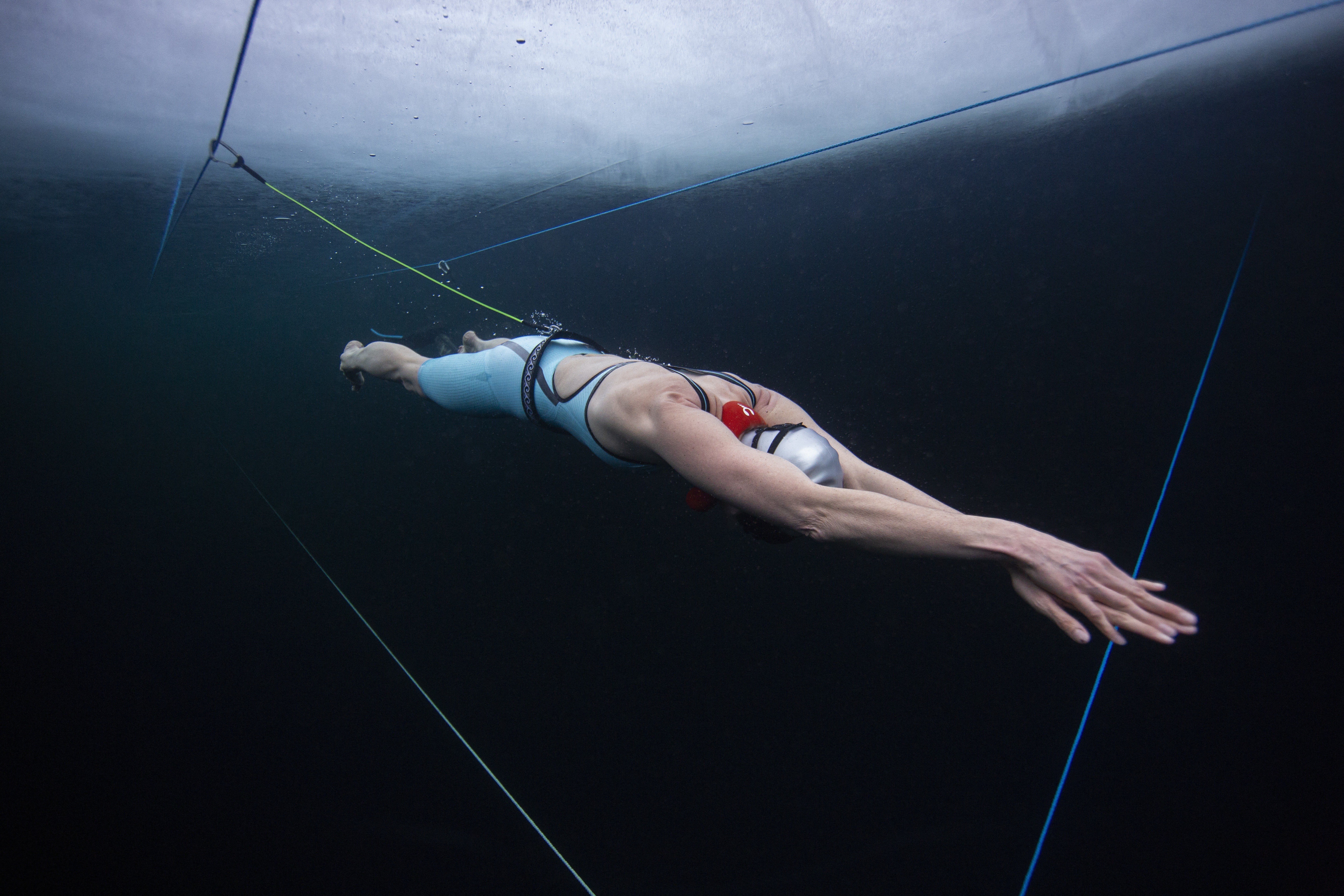 Johanna Nordblad megdöntötte a jég alatti úszás távolsági rekordját