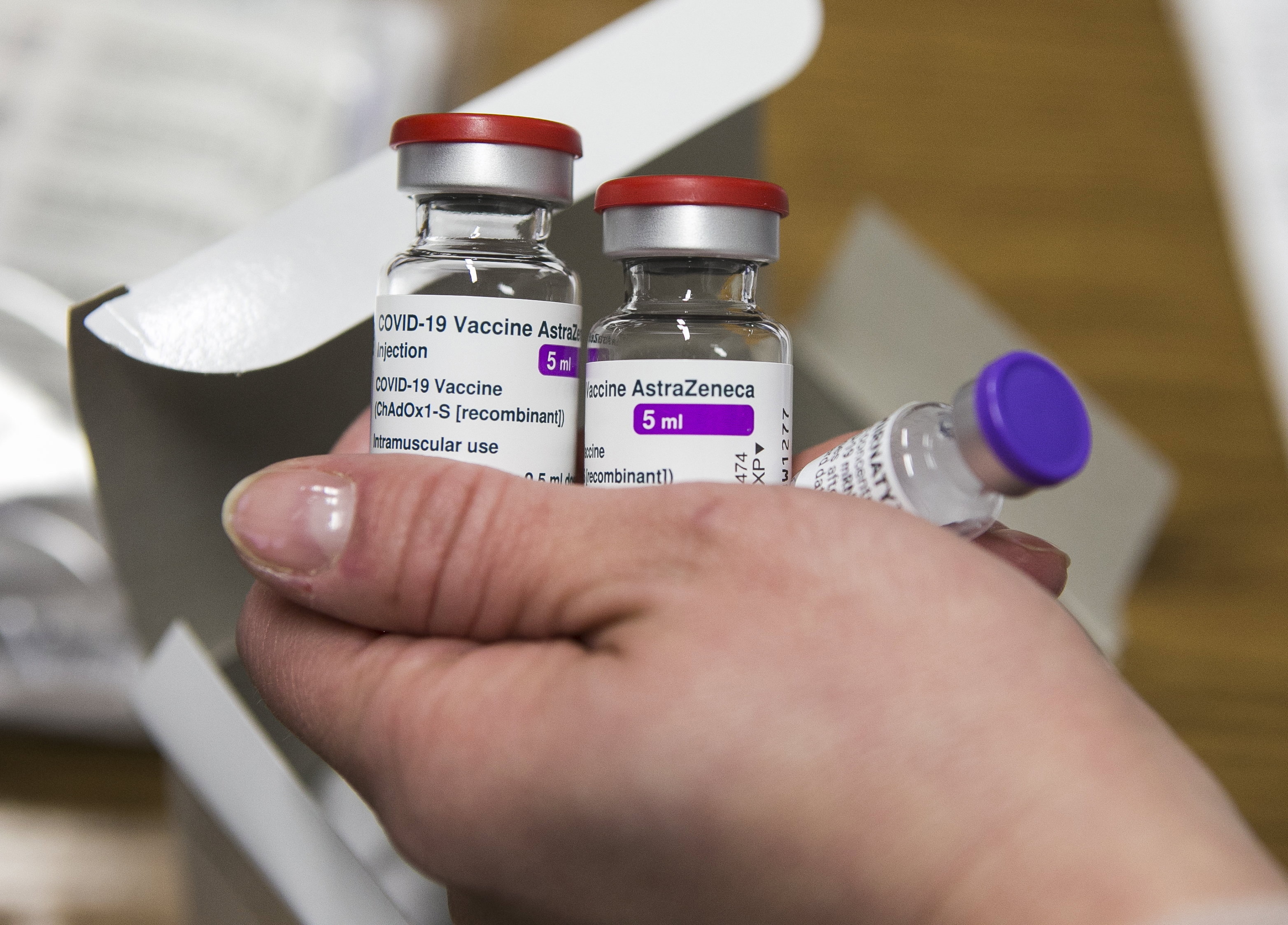Spanyolországban és Olaszországban sem oltanak már 60 év alattiakat az AstraZeneca vakcinájával