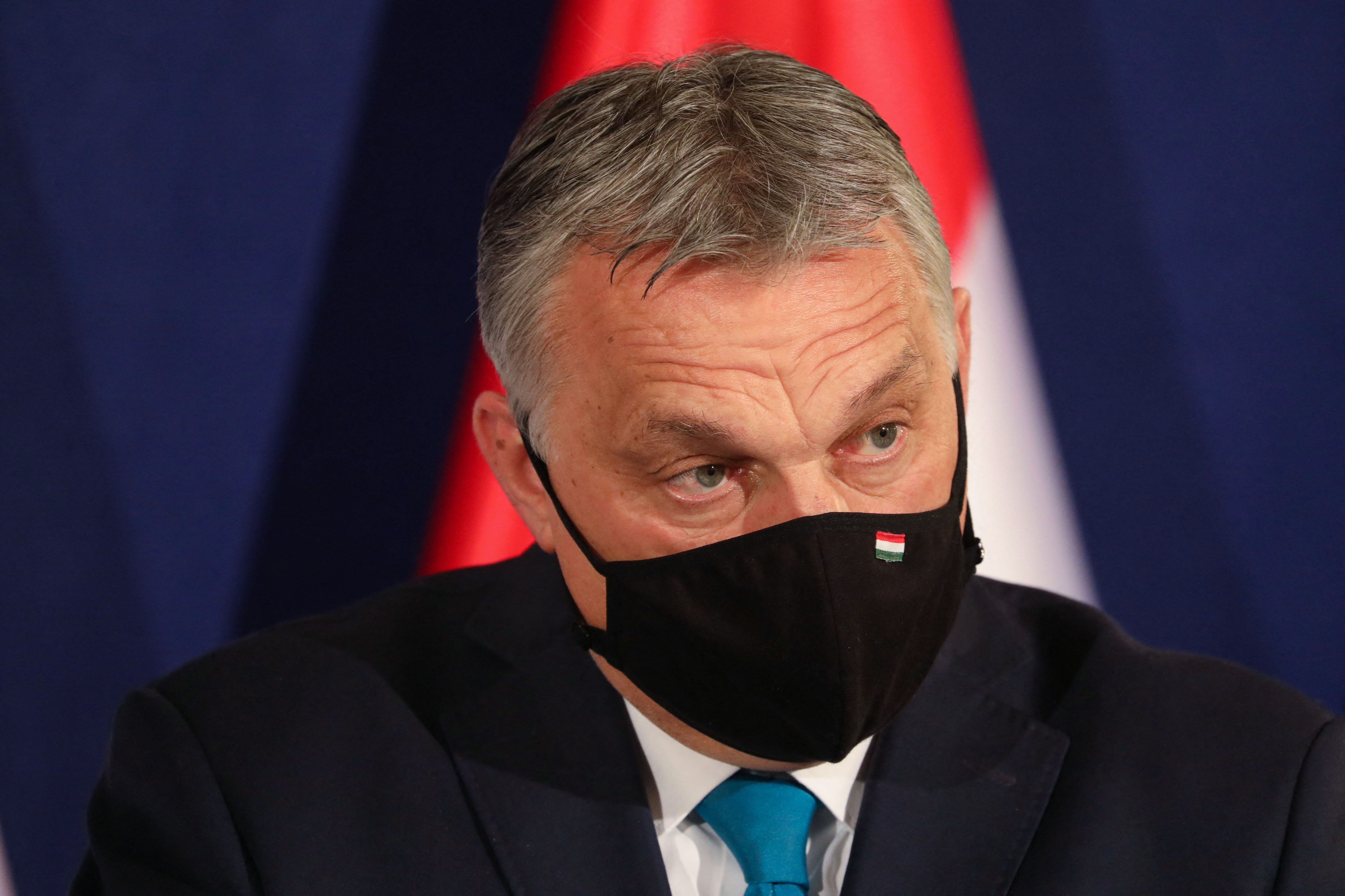 A Fidesz egyik alapítója szerint Orbán "már a saját hazugságaiba is belezavarodó, ön- és közveszélyes elme"