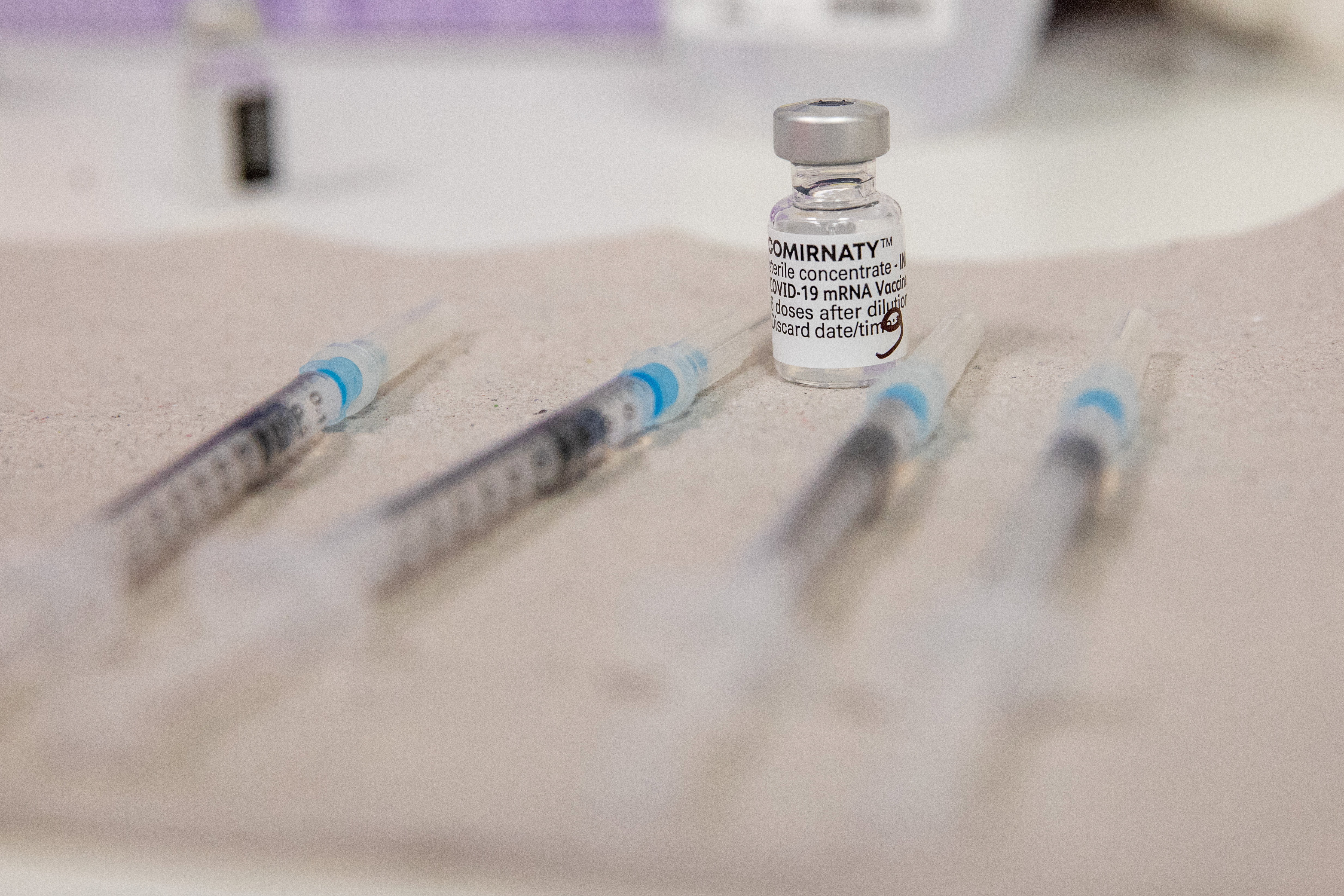 Nem 6, hanem „csak” 4 adag Pfizer-vakcinát adtak be tévedésből egy olasz nőnek