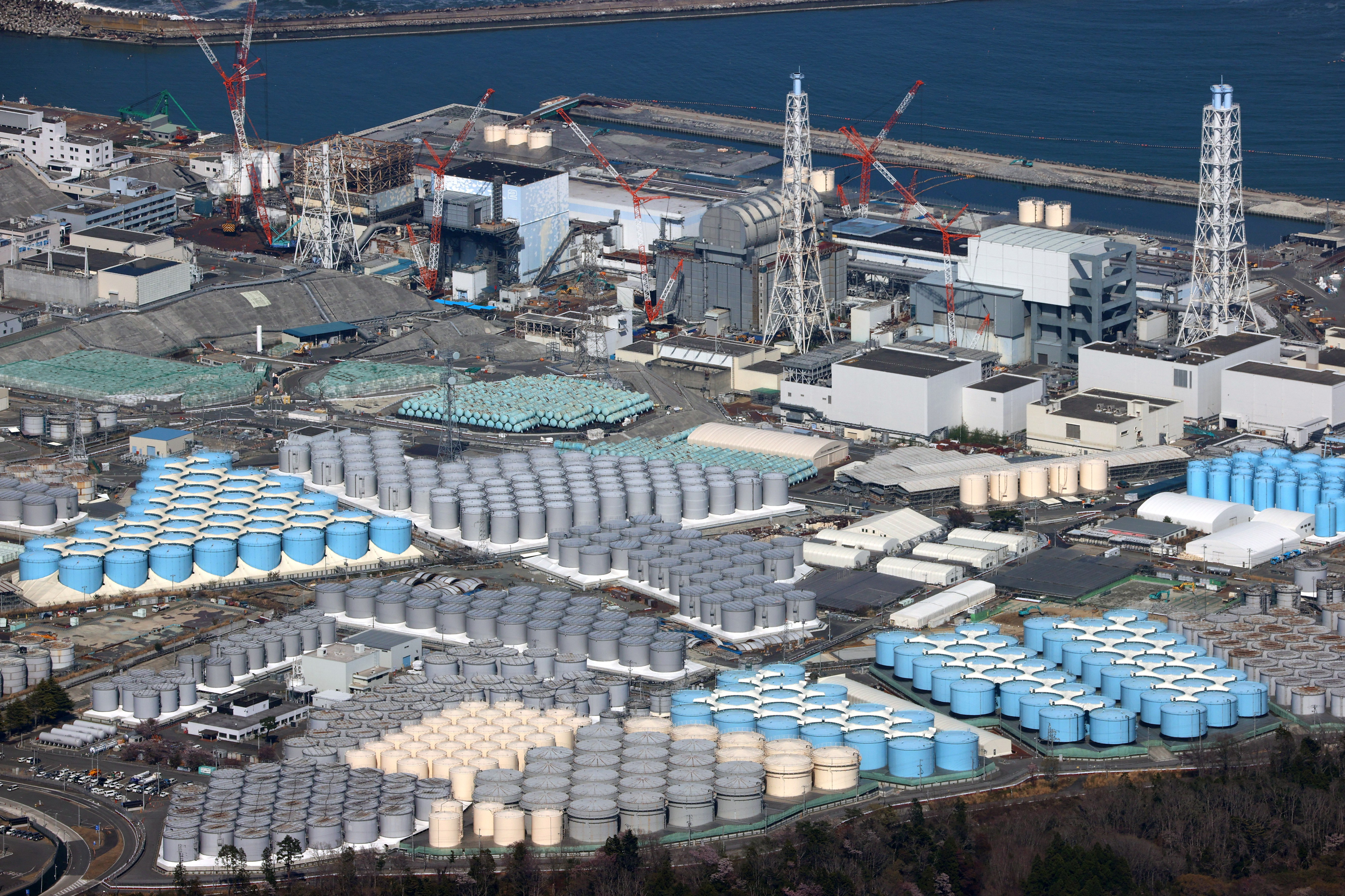 Japán bejelentette, hogy az óceánba öntik a fukusimai atomerőmű radioaktívan szennyezett vizét