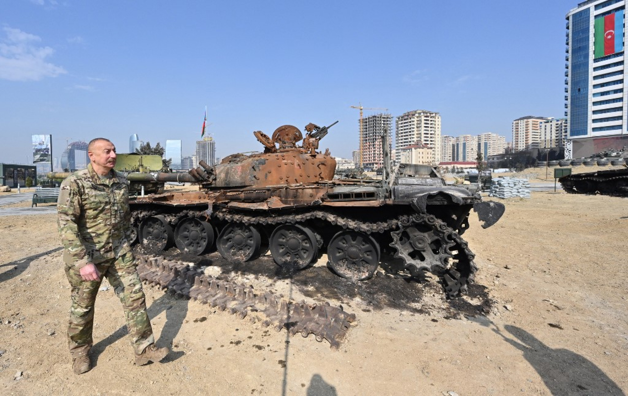 Техник армения. Алиев открыл парк военных трофеев в Баку. Парк трофеев в Баку. Музей военных трофеев в Баку. Парк Победы в Баку.