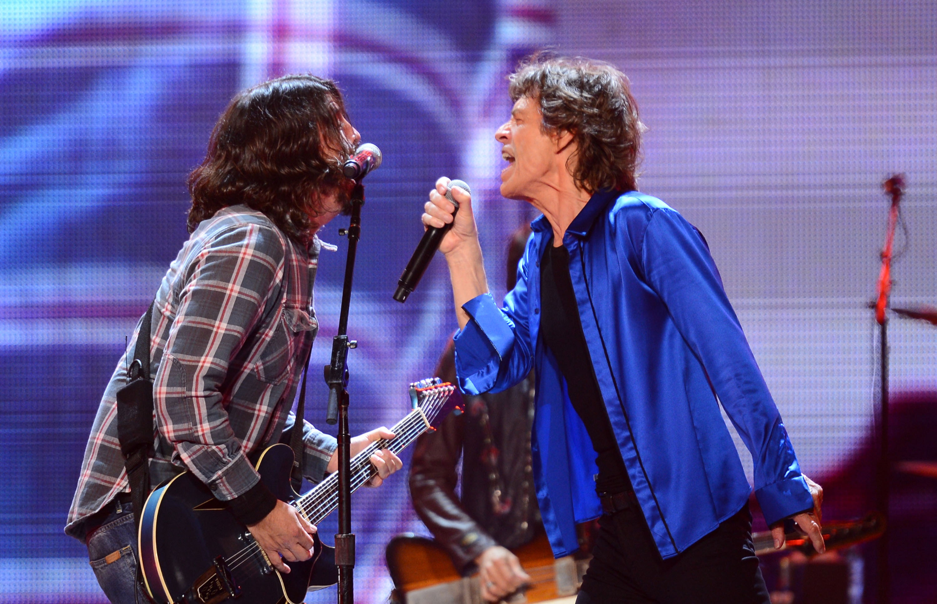 Mick Jaggernek a töke tele van a járvánnyal, csinált is róla egy számot Dave Grohllal
