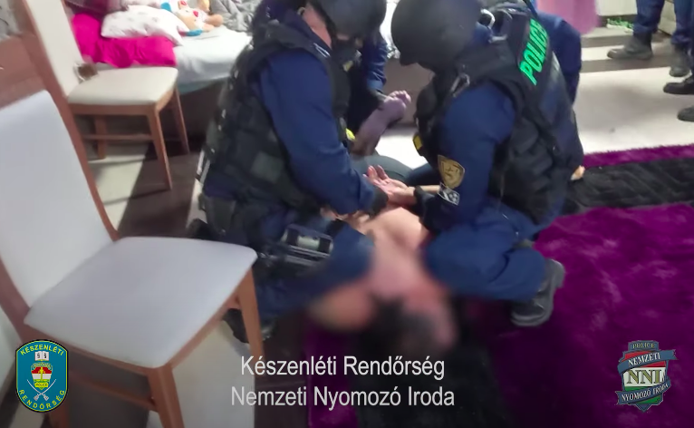 Letartóztattak egy román férfit, aki külföldön futtatott három nőt, akiktől összesen 12 gyereke született