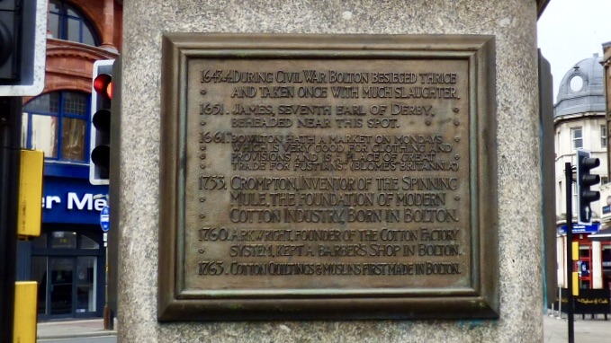 James Stanley emléktáblája a churchgate-i Bolton Market Cross-on.