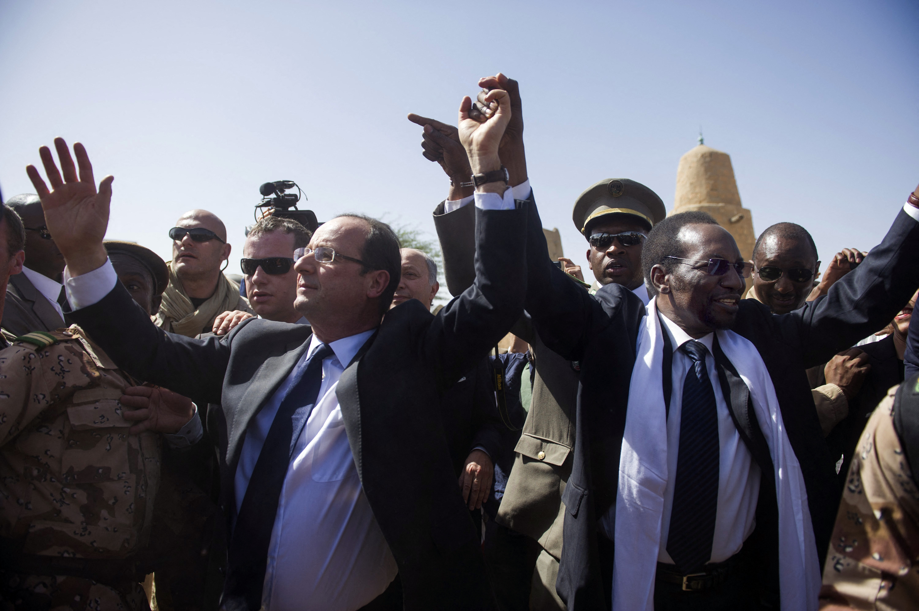 Hollande-t 2013 elején még ünnepelve fogadta Mali ideiglenes elnöke, Dioncounda Traore