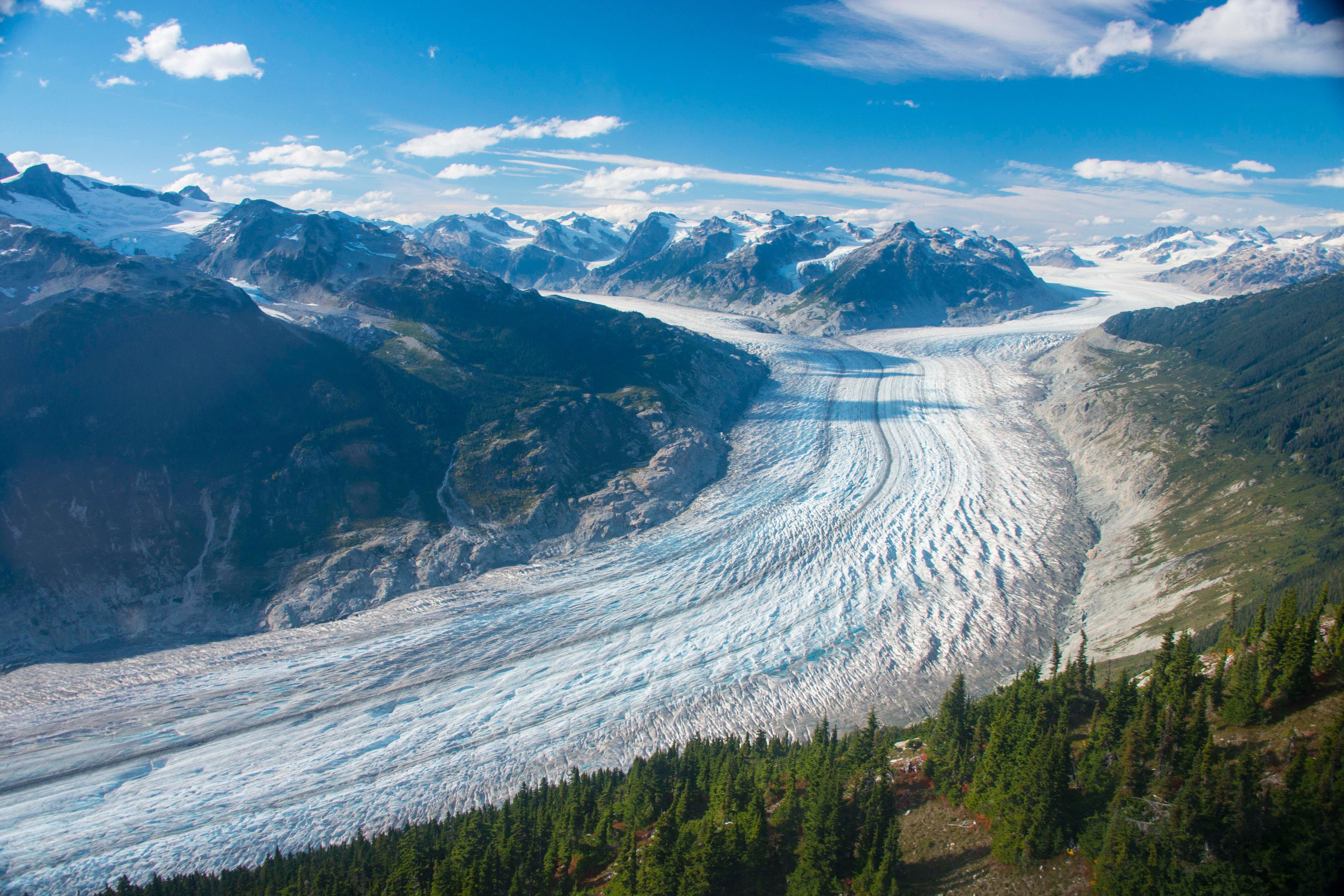 A Nyugat-Kanadában található Klinaklini gleccser, amely a bolygó gleccsereiről készült műholdas felvételeket feldolgozó, Észak-Brit Columbiai Egyetemen található szuperszámítógép névadója.