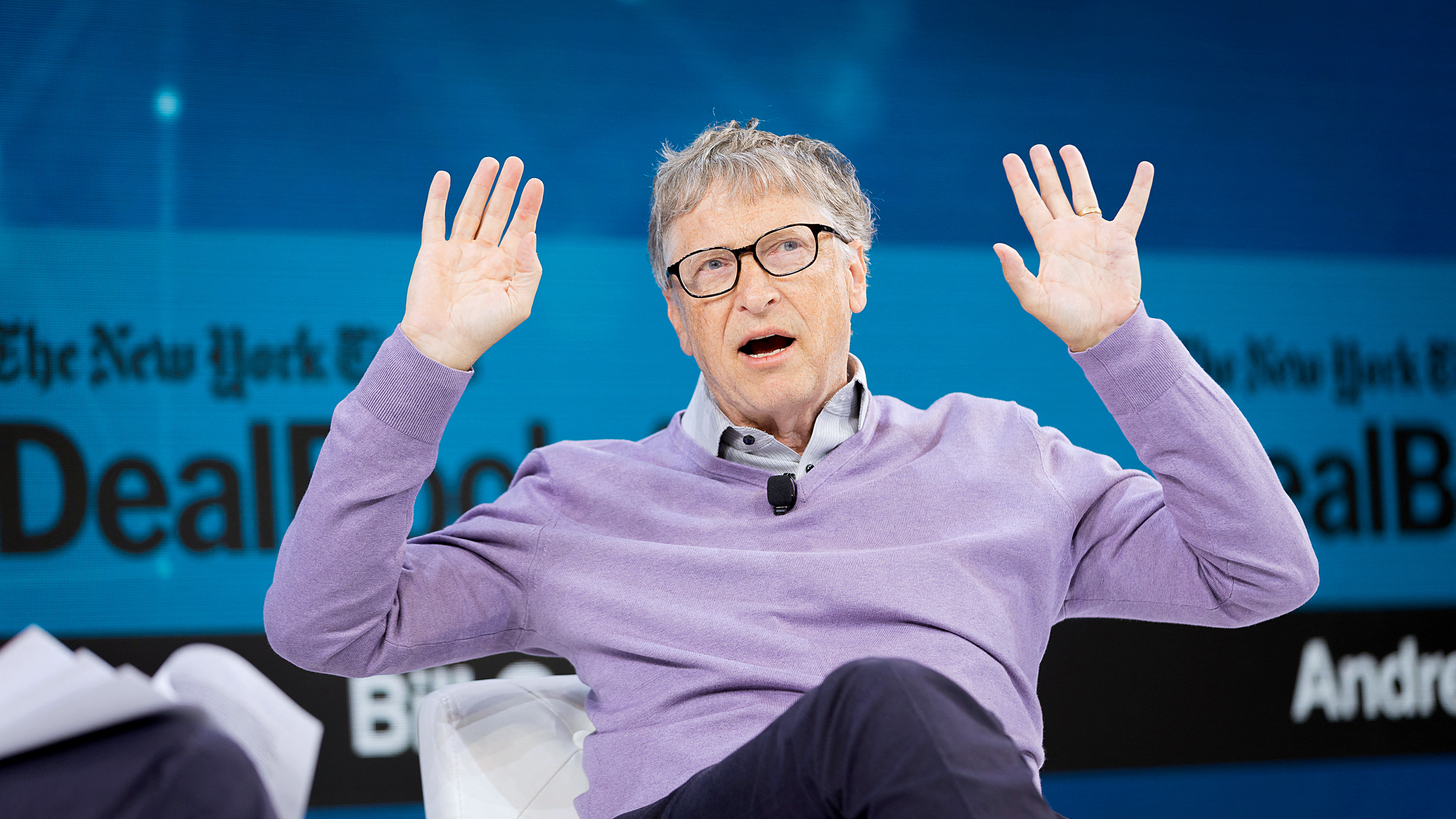 A Microsoft 2008-ban felszólította Bill Gatest, hogy emailben se tegyen szexuális ajánlatokat a beosztottjainak