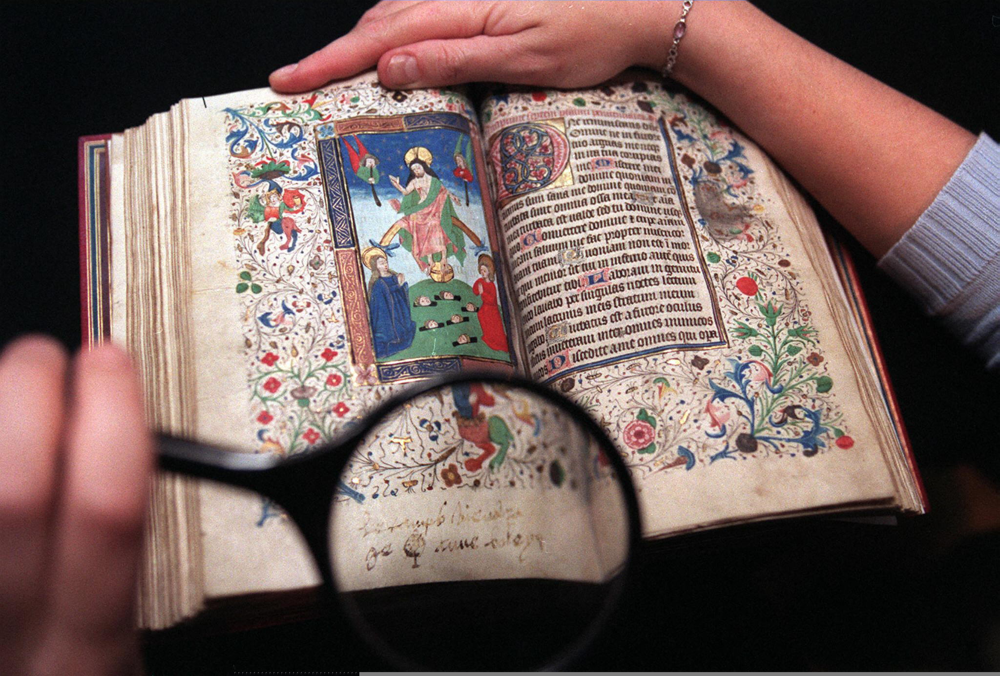 Rejtett beírásokat fedeztek fel az imakönyvben, amit Boleyn Anna a kivégzése előtt olvasott
