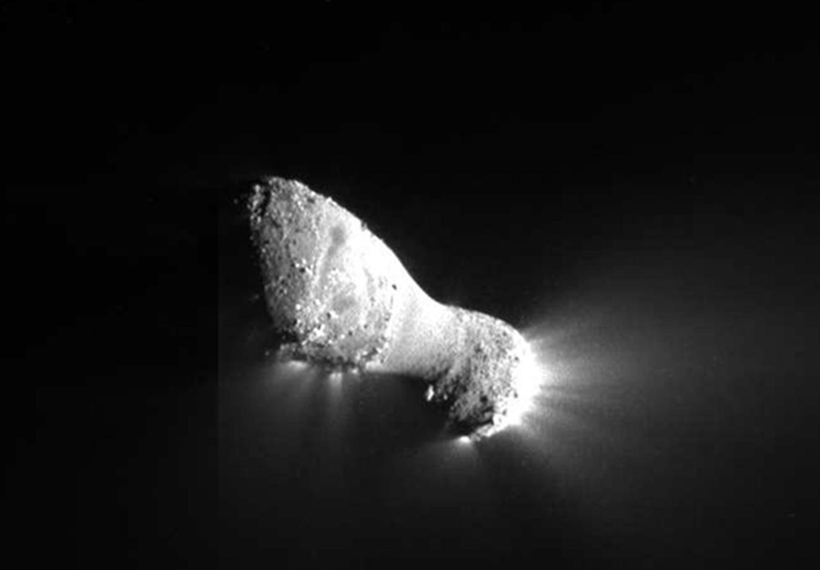 A NASA Deep Impact (EPOXI) űrszondájának 2010-es felvétele a 103P/Hartley üstökös magjáról.