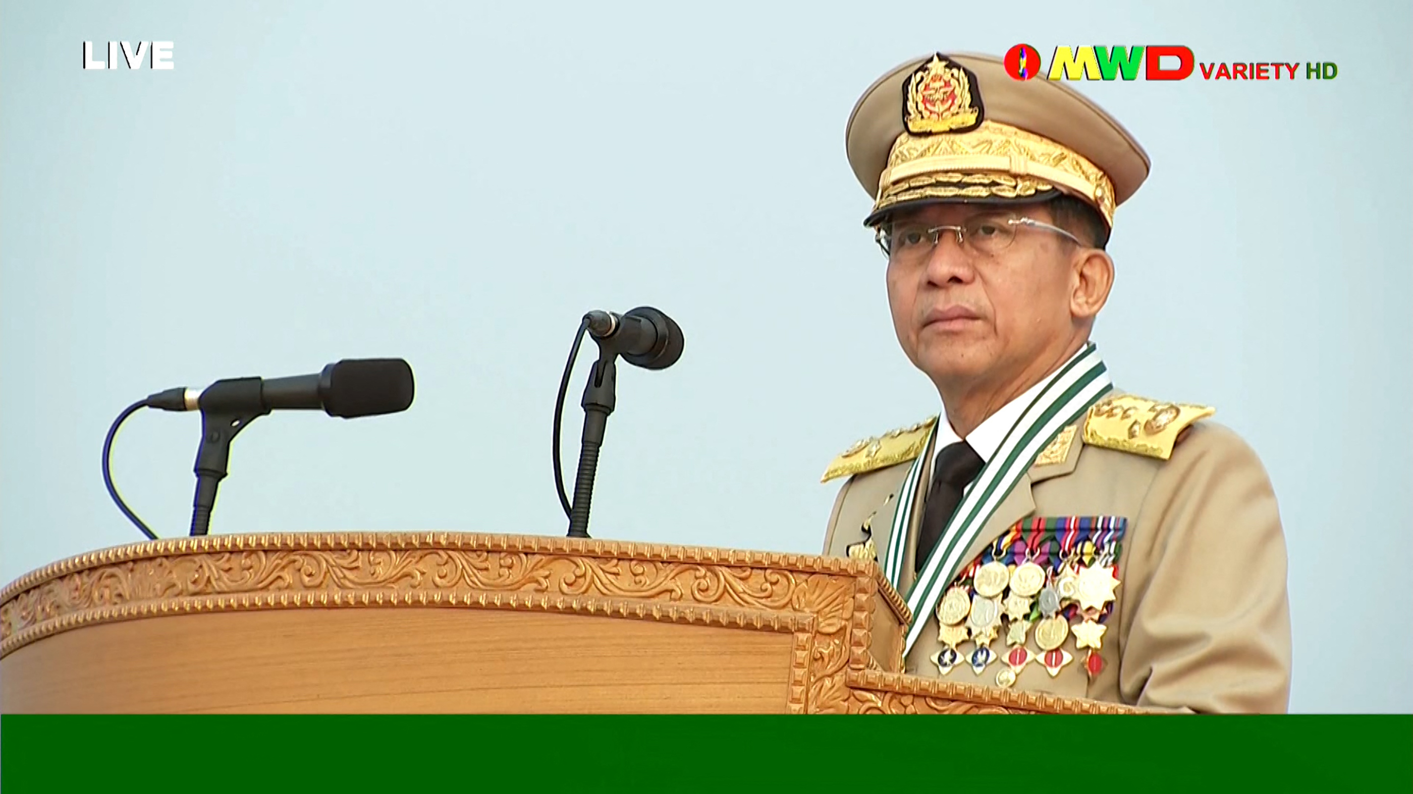 A mianmari juntavezér szerint az ország korábbi de facto vezetője jól van, és napokon belül bíróság elé állítják