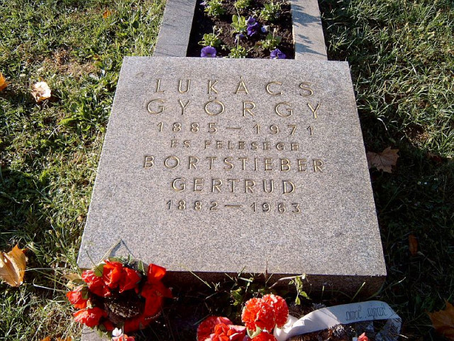 Lukács György és Bortstieber Gertrud sírja a Fiumei Úti Sírkertben.