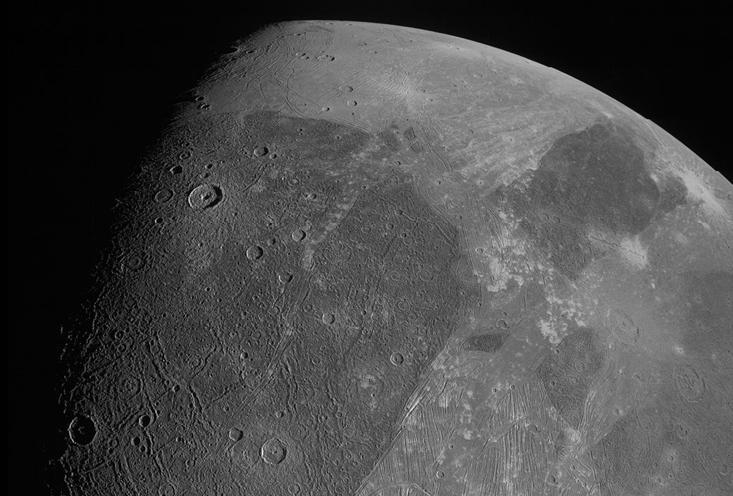 Itt a valaha látott legrészletesebb fotó a Naprendszer legnagyobb holdjáról