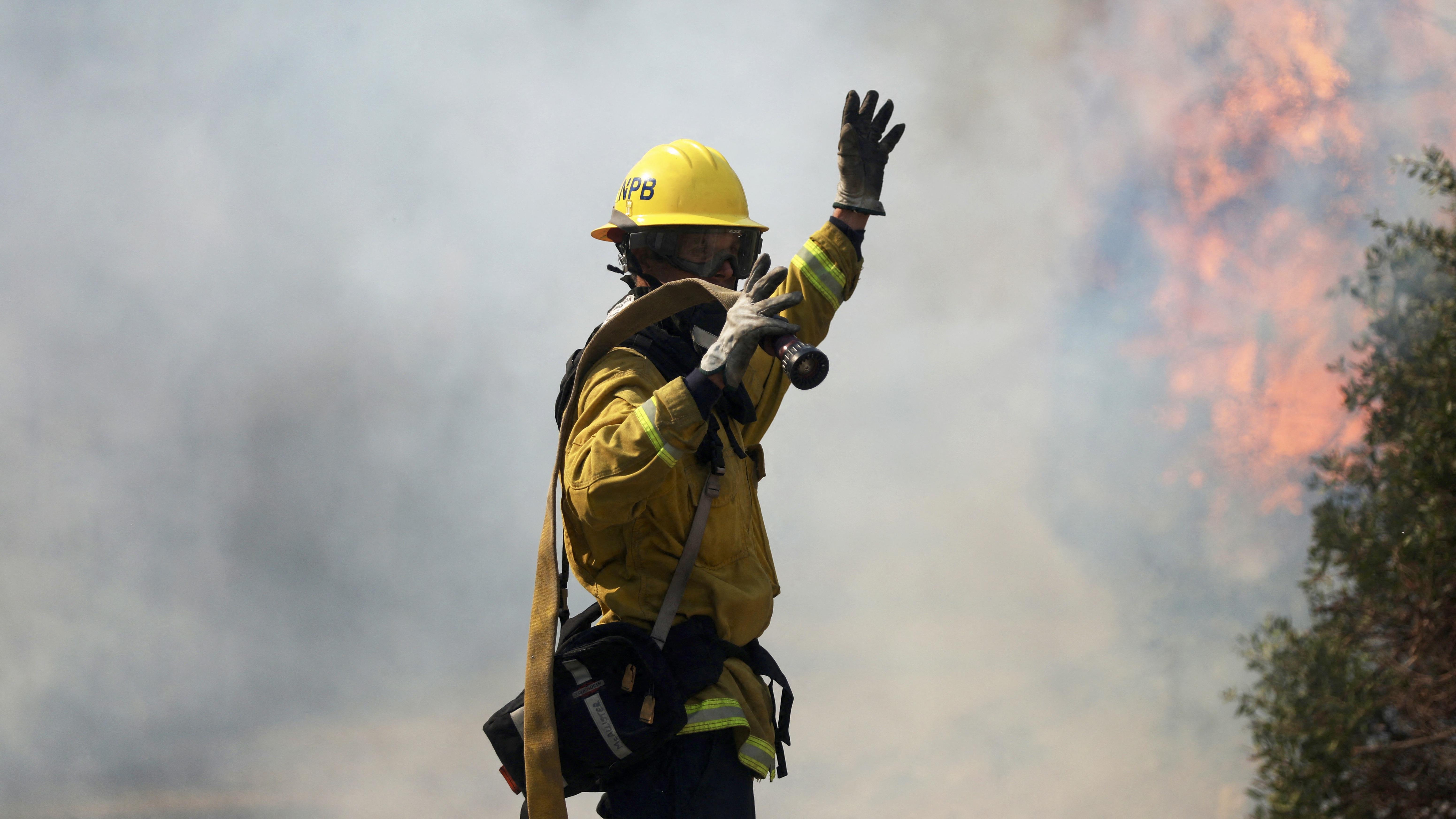 A Silverado Fire nevű tűzesetnél csaknem 60000 embert kellett evakuálni a kaliforniai Irvine-ban.