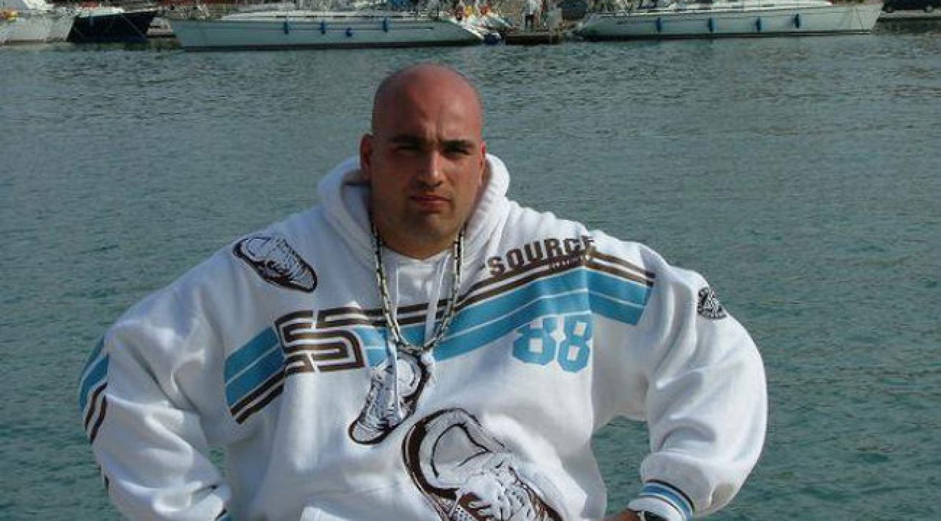 Ogli G abbahagyja