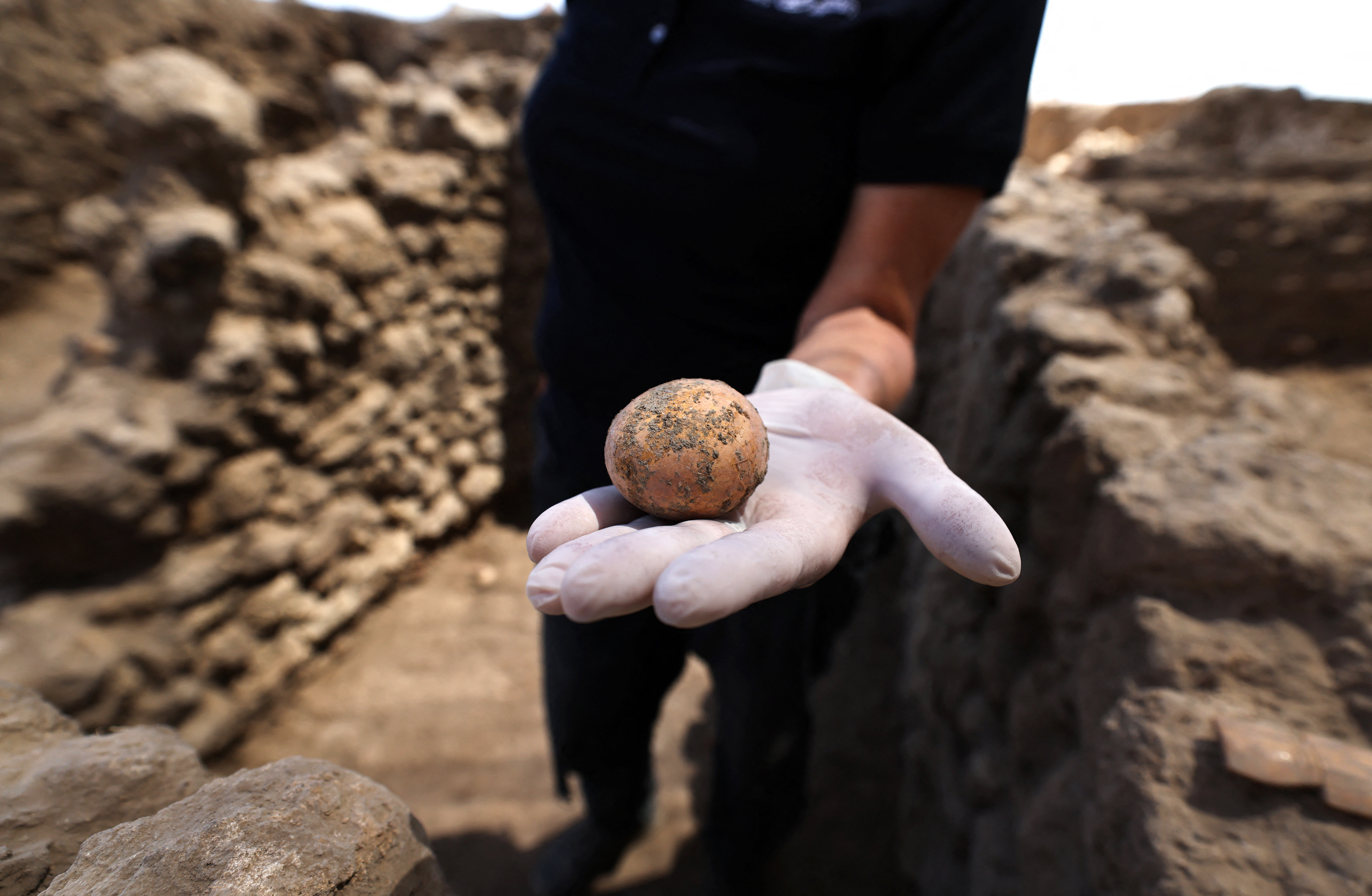 Ezeréves tyúktojást találtak izraeli régészek – és véletlenül eltörték