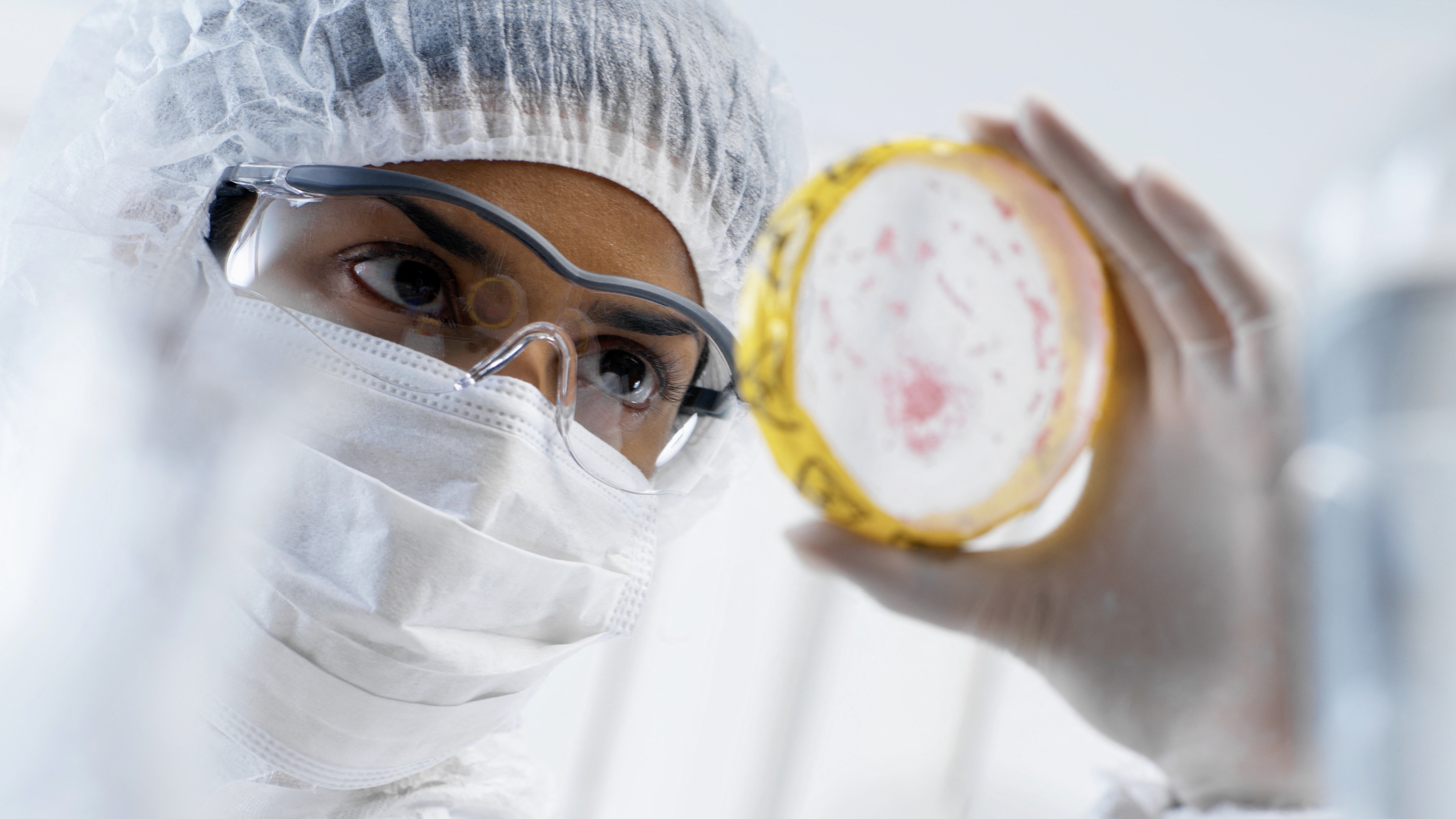 Bőven van mit javítani a halálos vírusokat kezelő laborok biztonságának szabályozásán