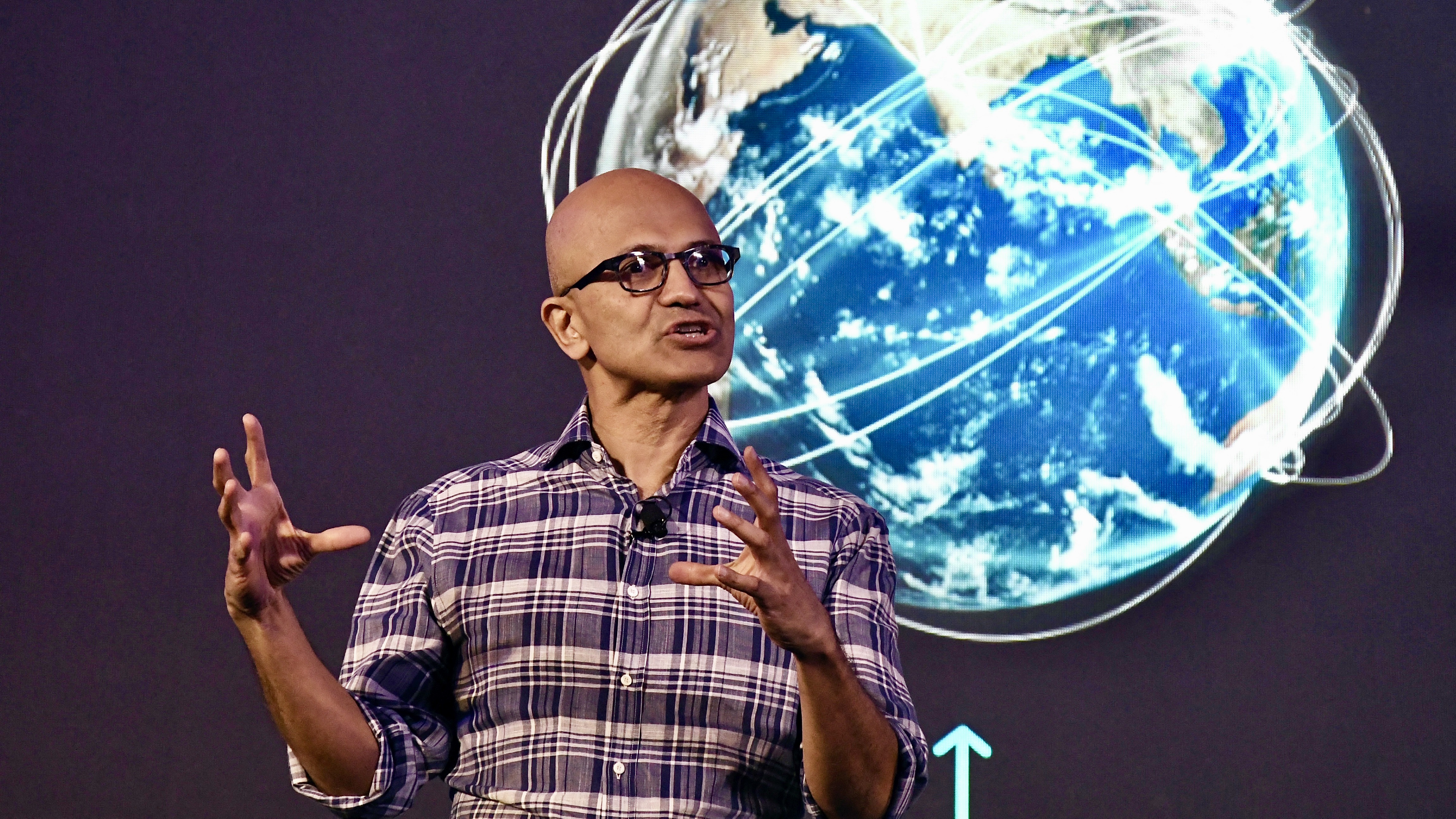 Satya Nadellát választotta új elnökévé a Microsoft