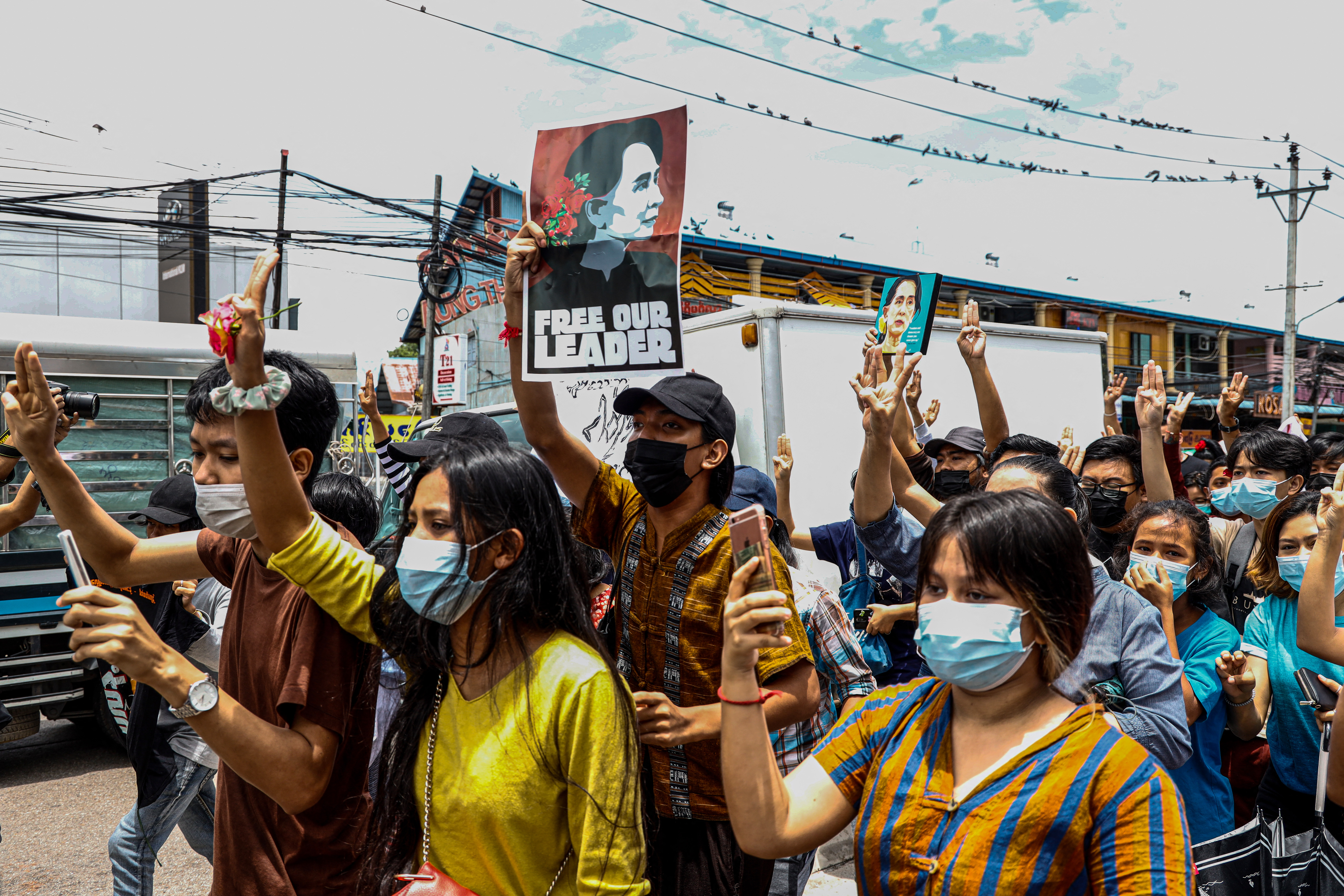 5600 bebörtönzött tüntetőt enged szabadon a mianmari junta