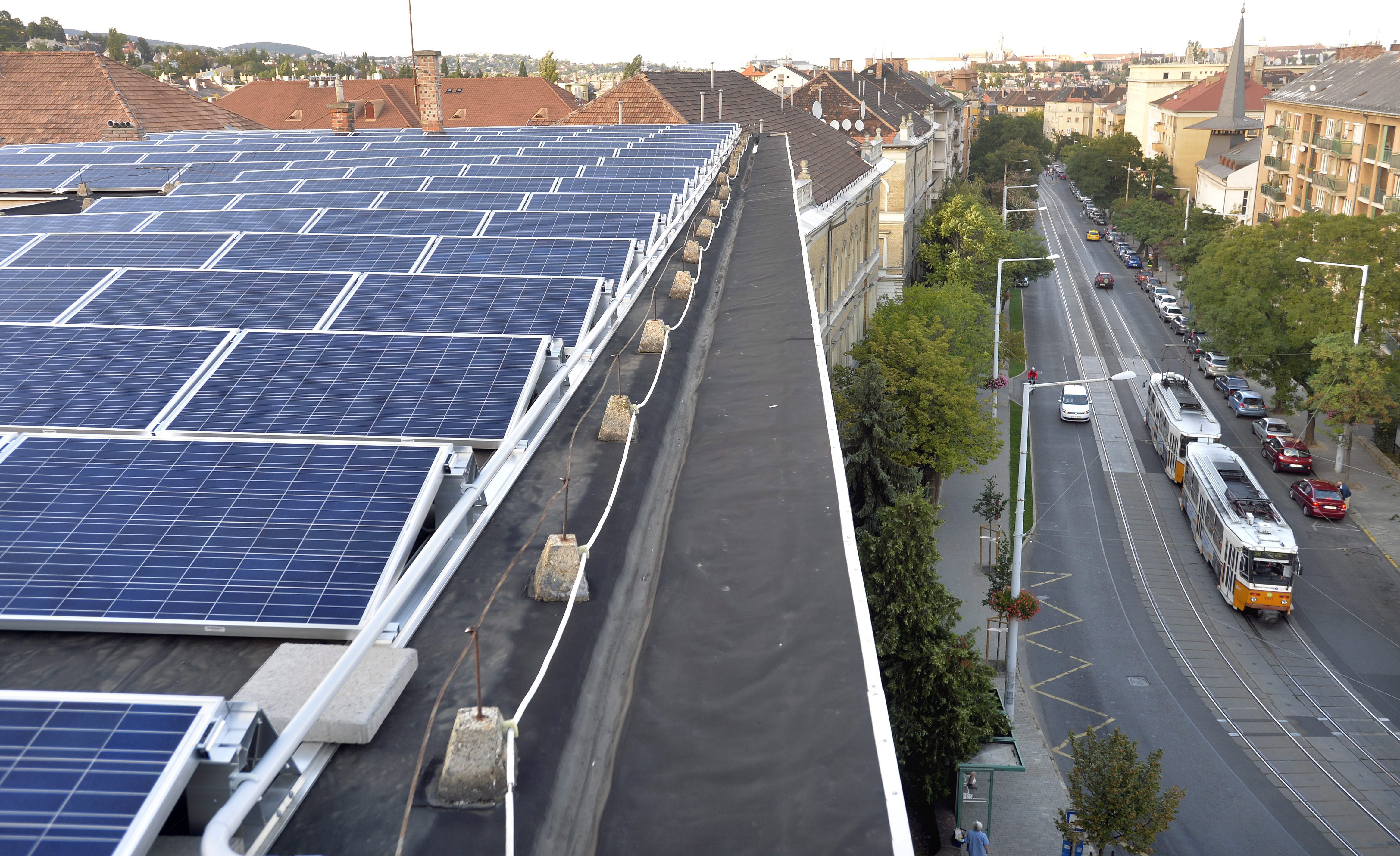 Budapest vezetése tízmillió négyzetméter napelemmel igyekszik fellépni a klímaváltozás ellen