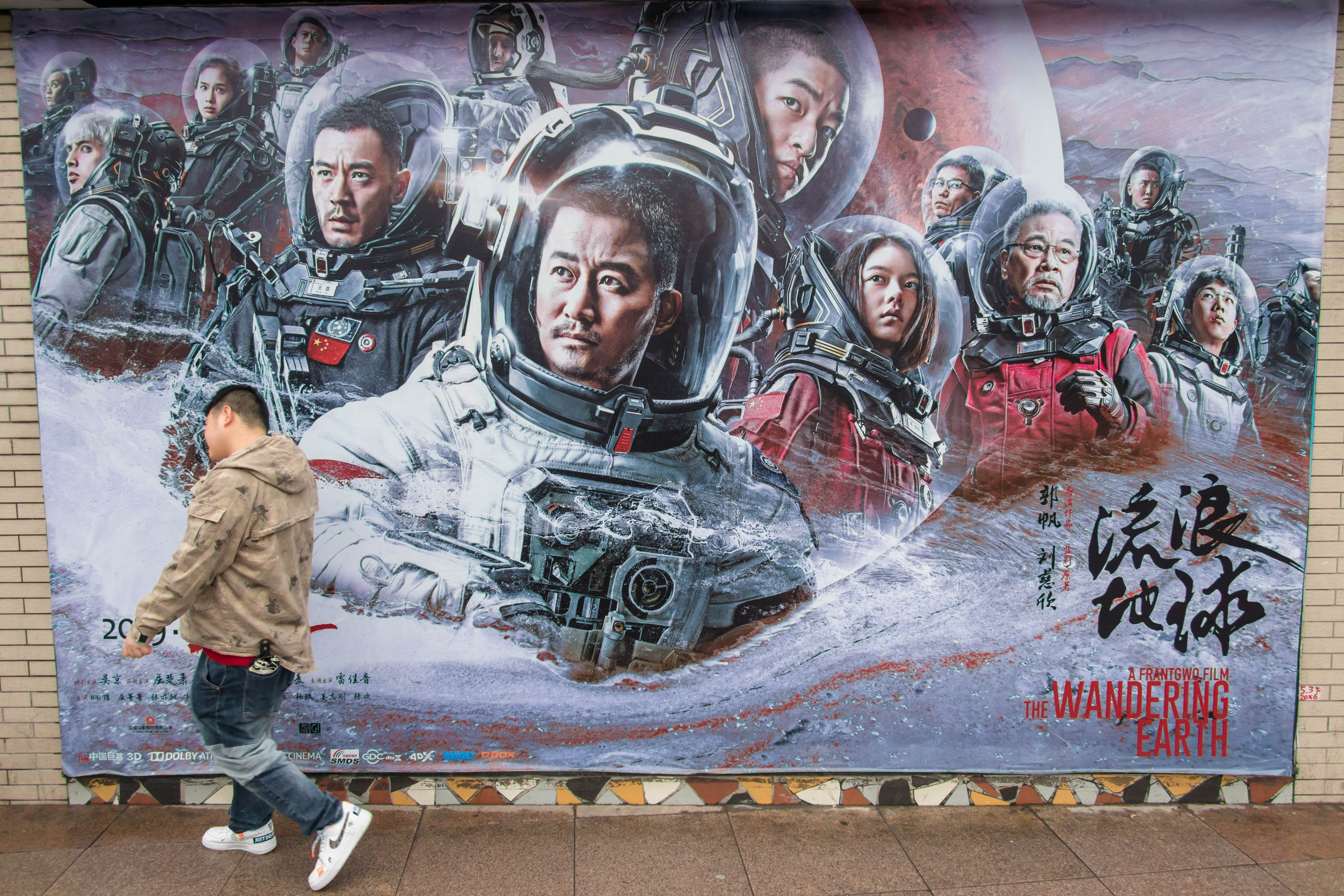 Miközben éleződik az űrverseny, Kína a Hszi Csin-ping-féle science fictionnel támad