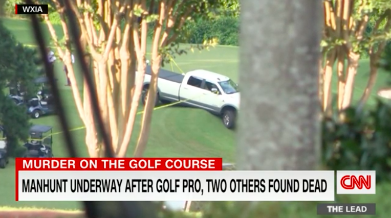 Vérbe fagyva találták meg az amerikai profi golfozót a 10. lyuk mellett, a közelében két másik, agyonlőtt férfival