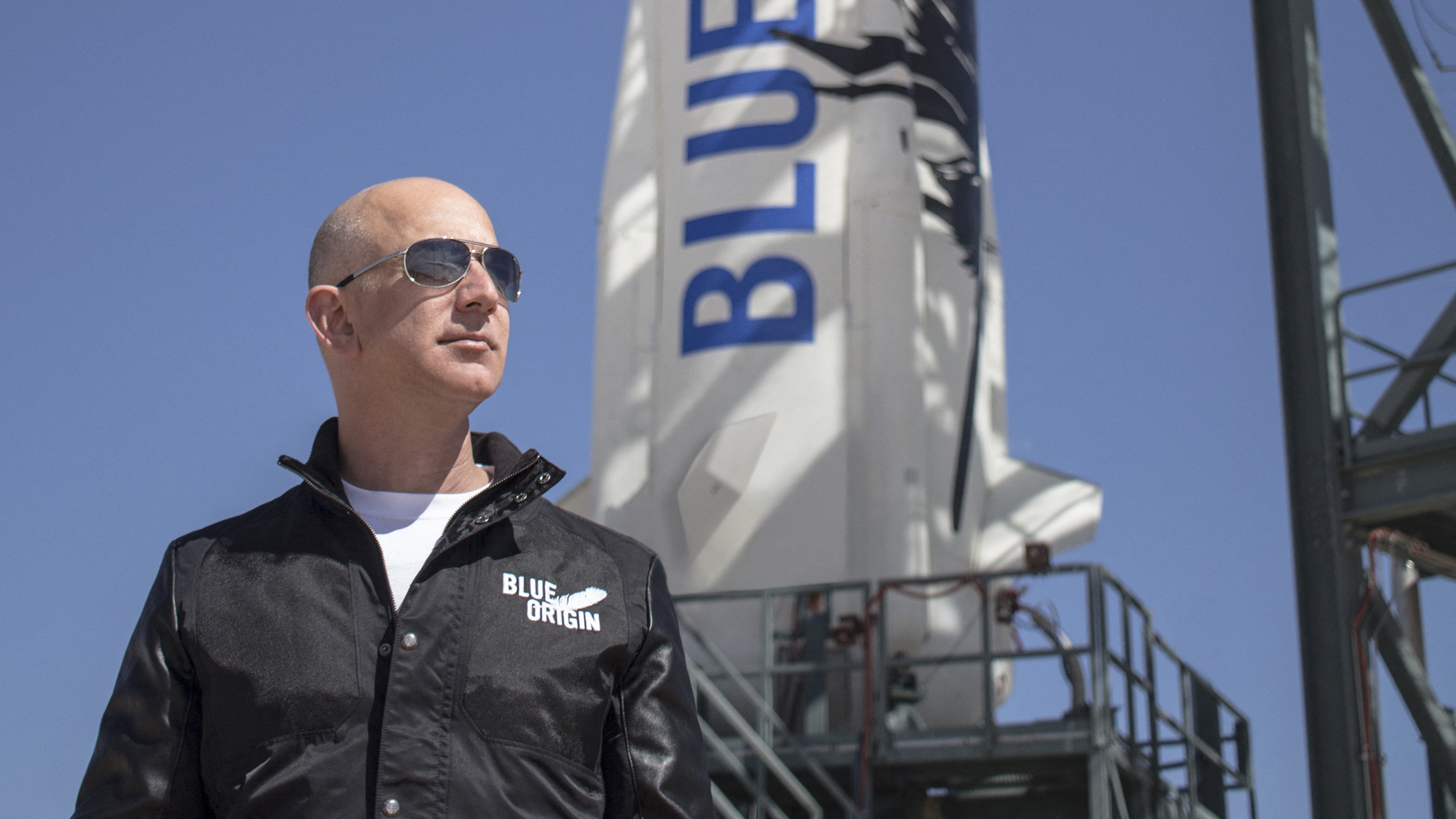 A világ leggazdagabb embere, Jeff Bezos egy hét múlva elindul az űrbe