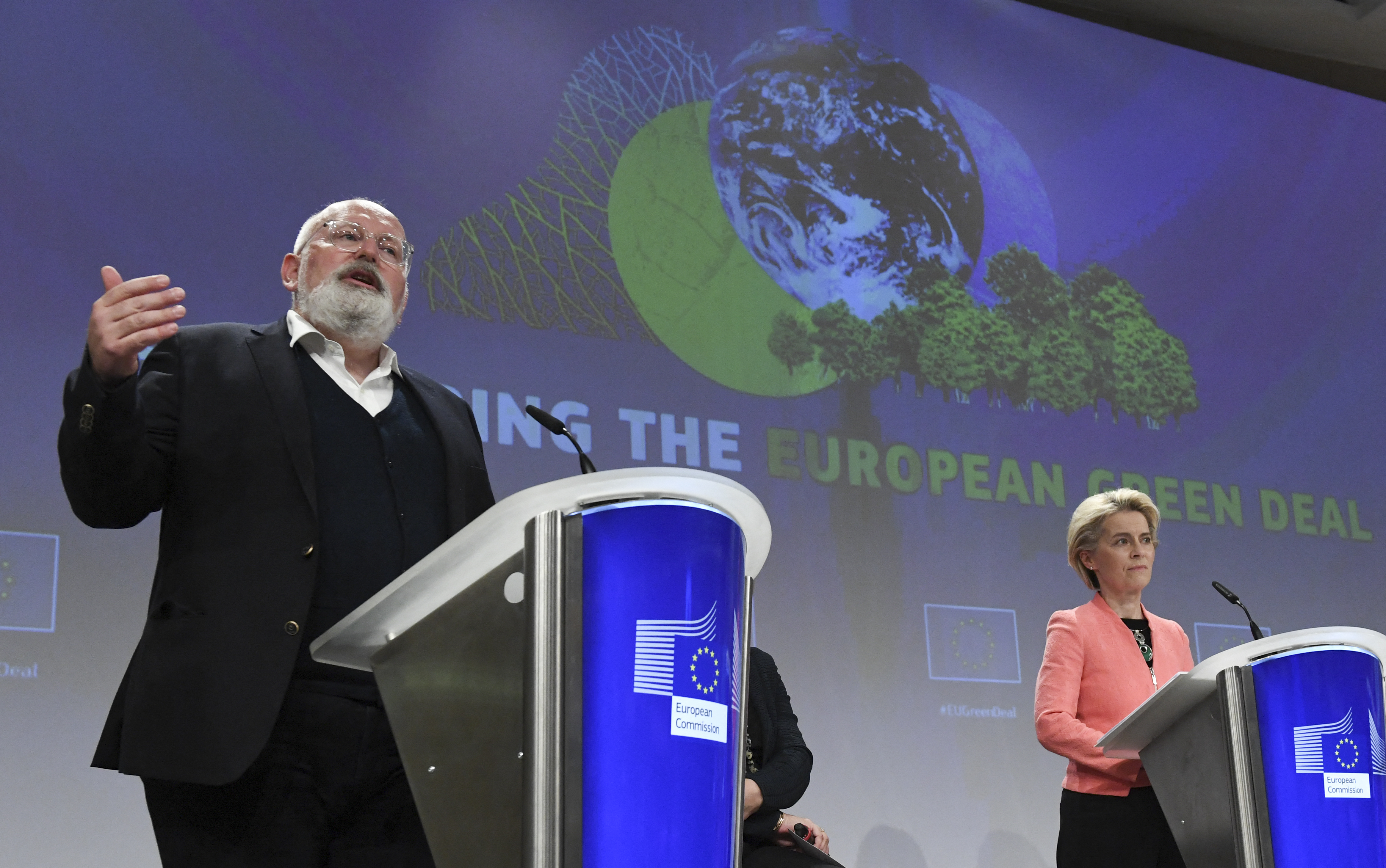 Frans Timmermans és Ursula von der Leyen az European Green Deal bejelentésén, 2021. július 14-én, Brüsszelben