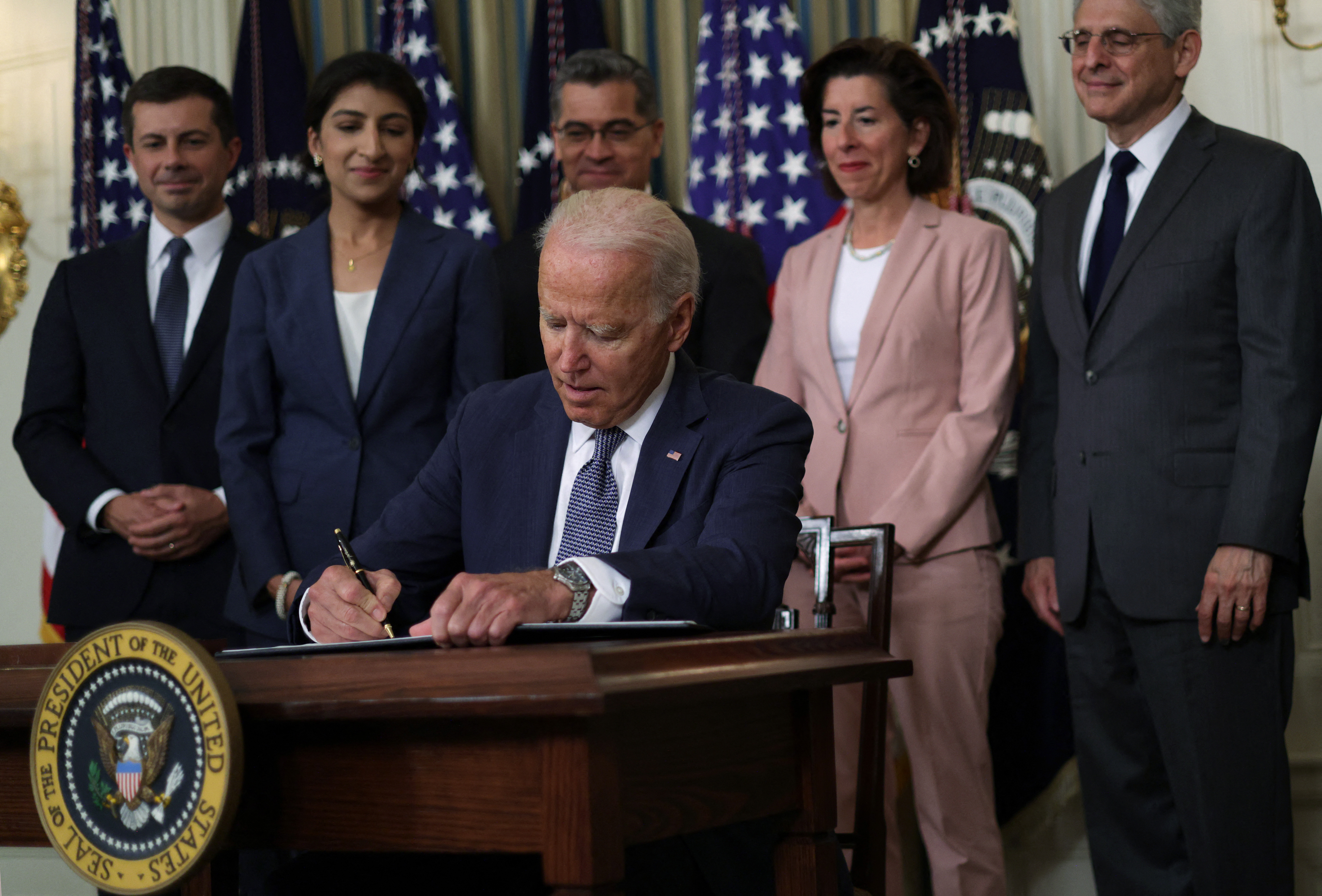 Joe Biden aláírja a versenyjogi szabályozásról szóló elnöki rendeletet, 2021. július 9-én