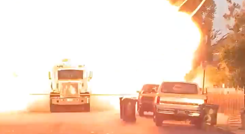 Családi házak között robbant fel a tűzszerészek teherautója Los Angelesben