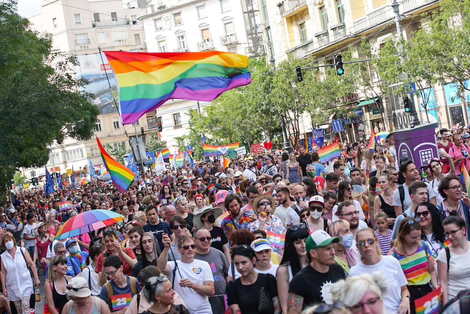 Sokezer fiatal vágott neki a  Budapest Pride-nak