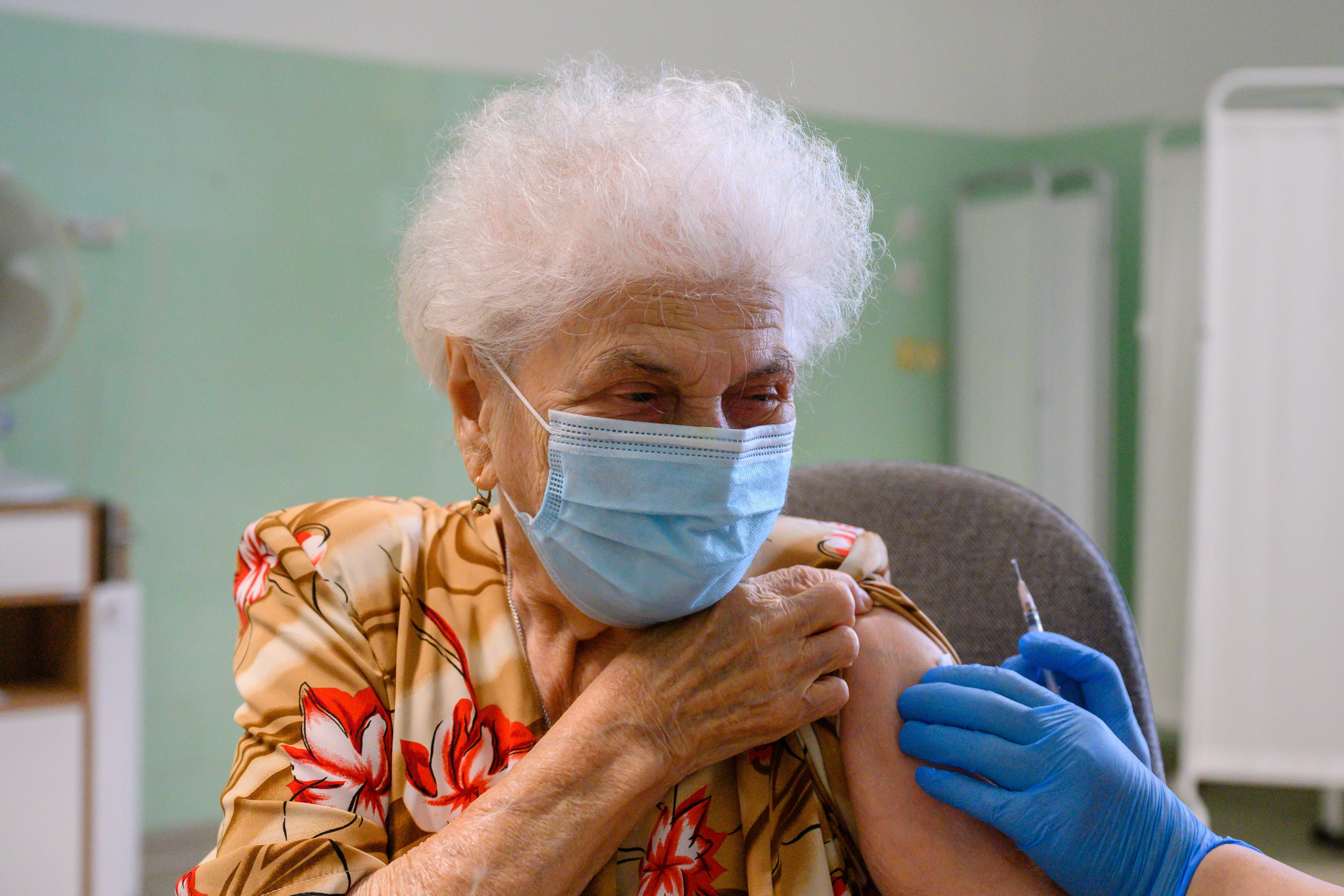 A kínai Nemzeti Egészségügyi Bizottság prioritásnak tartja az emlékeztető oltást a Sinopharmmal oltott idősek körében