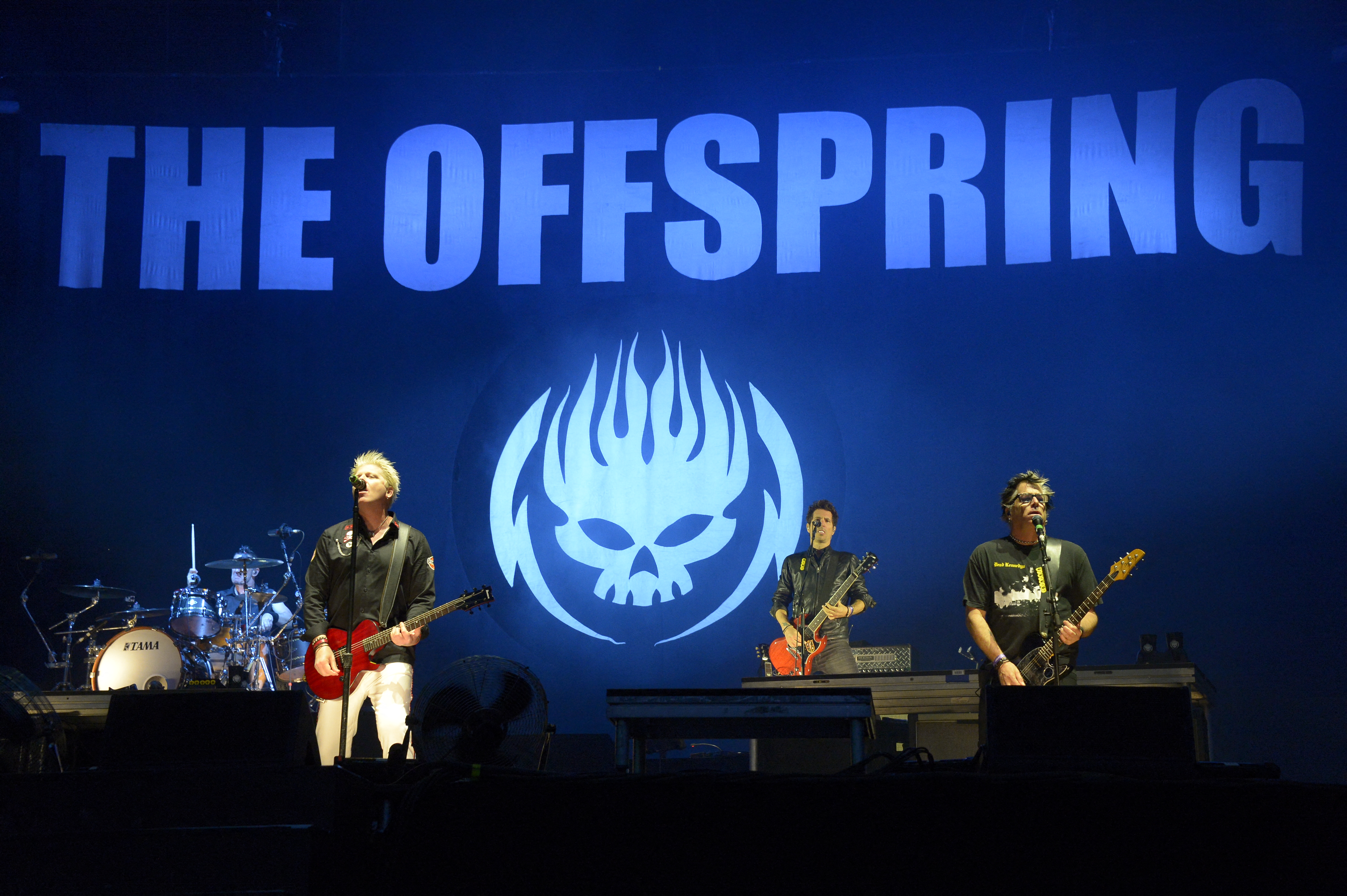Kirúgták az Offspring dobosát, mert nem oltatta be magát