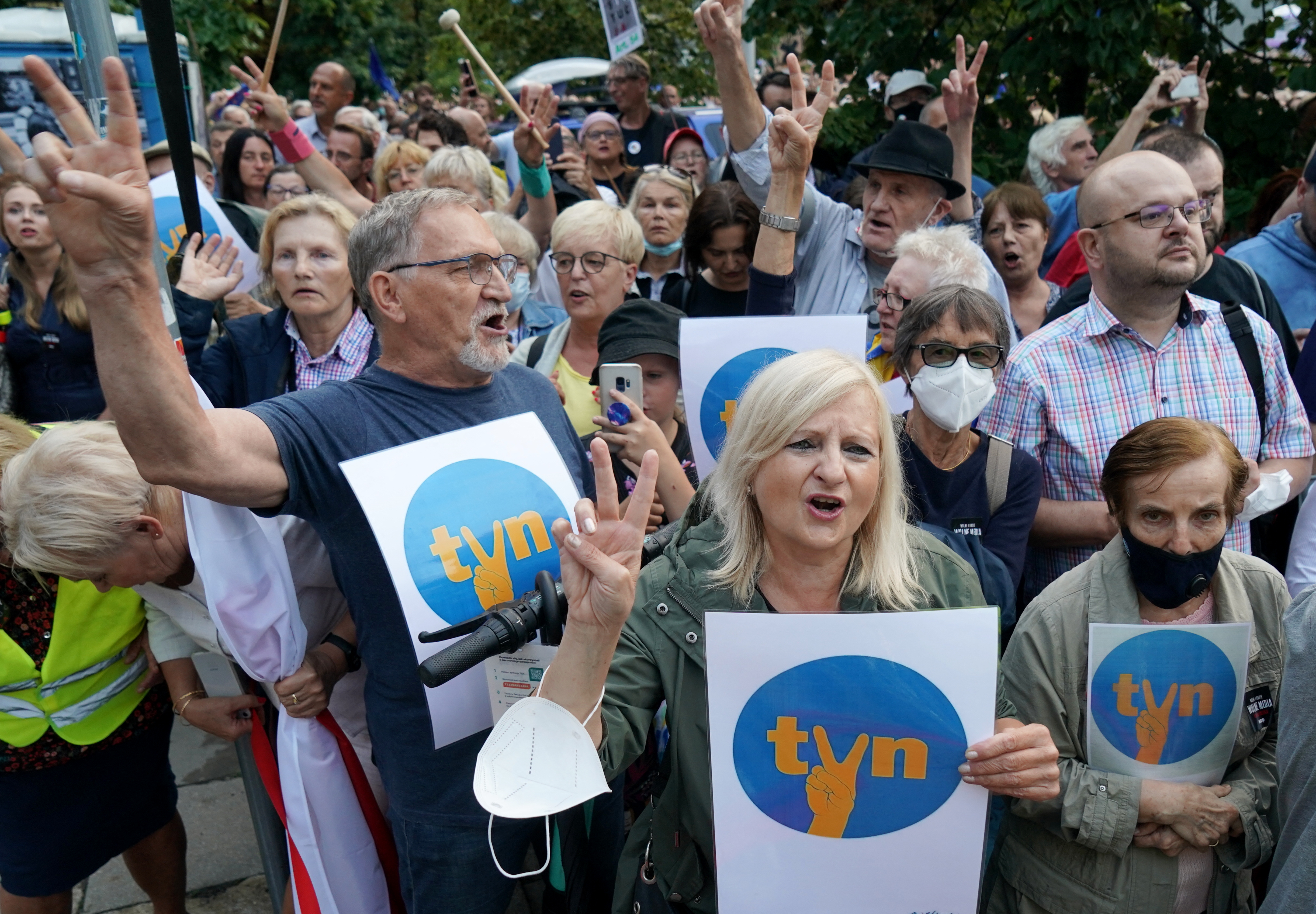 Több lengyel városban is tüntettek a TVN24 amerikai hírtévé védelmében