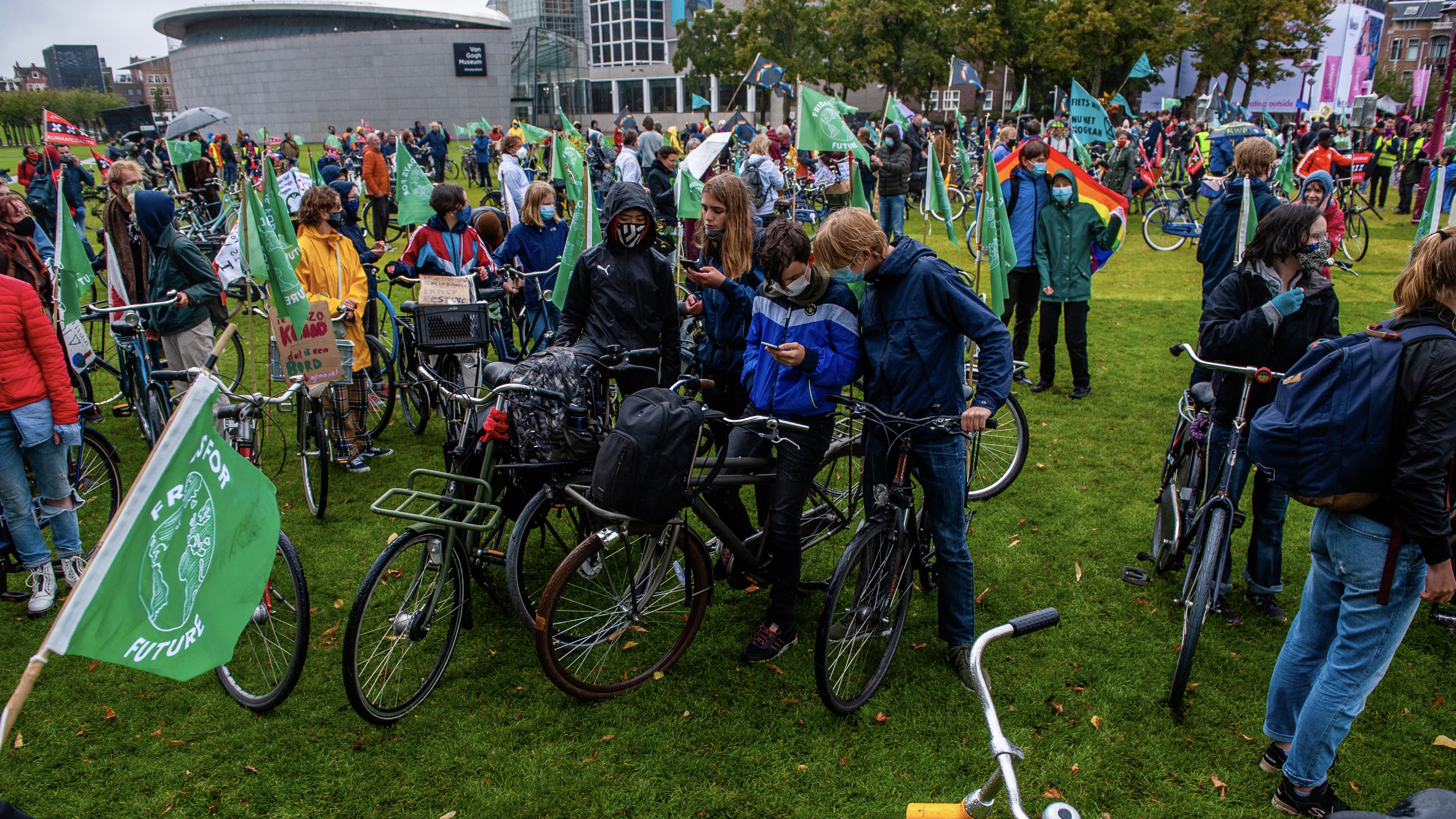 Biciklis klímasztrájk a hollandiai Amszterdamban, 2020 szeptemberében.