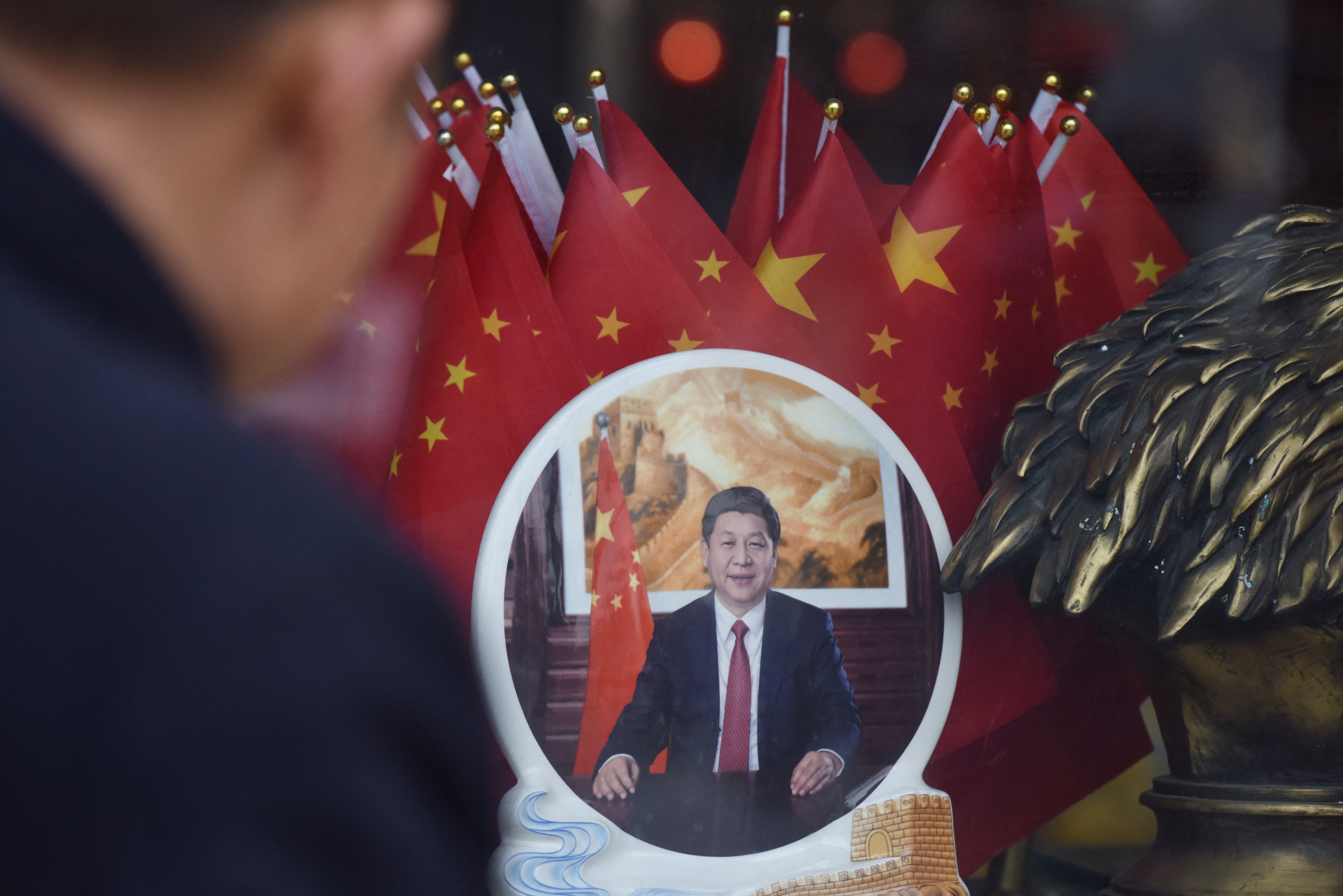 Kihívásokkal teli időszakban nyitja meg a kínai pártkongresszust Hszi elnök