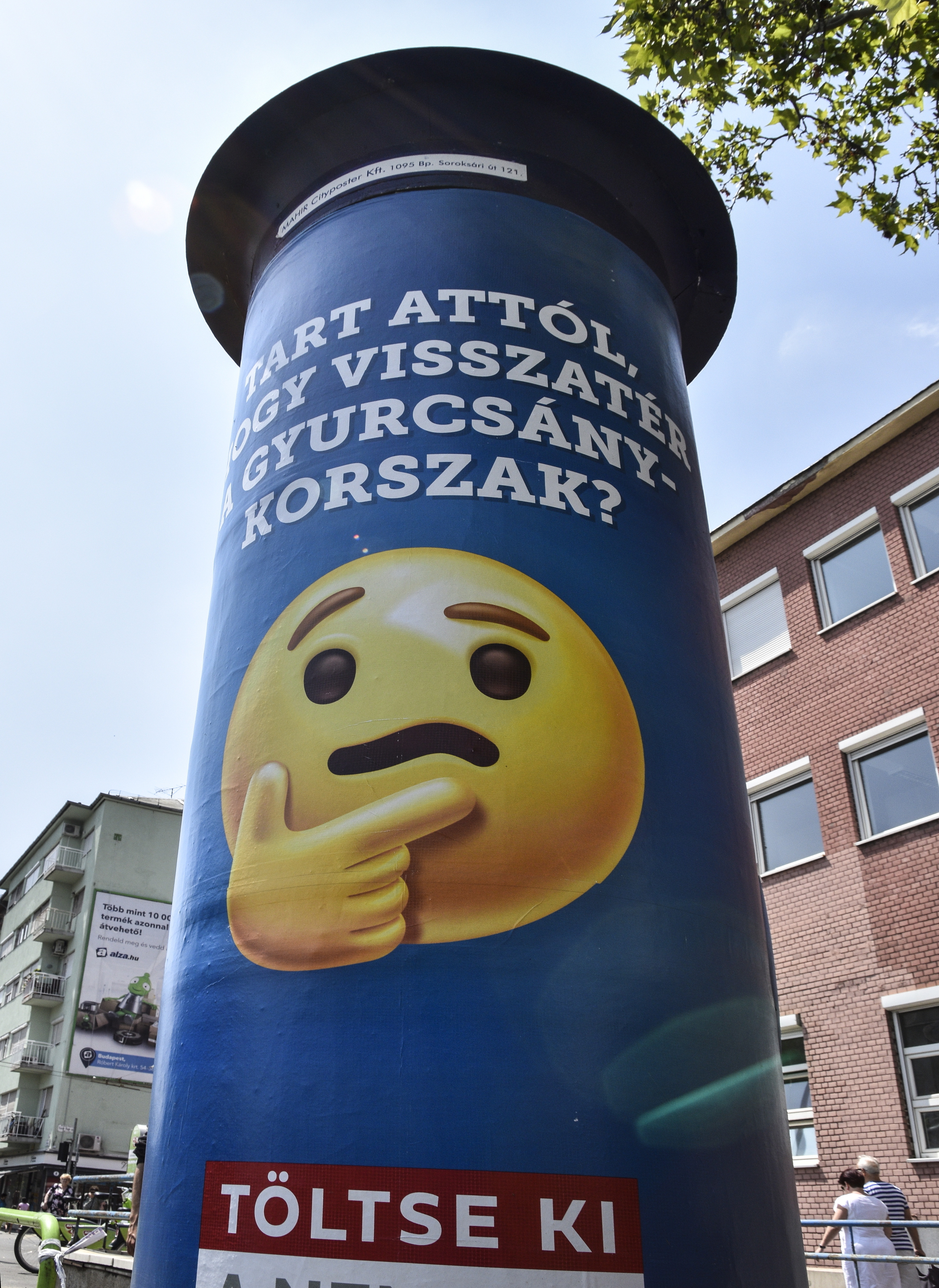 A rendőrség szerint nincs probléma az emojis plakátokkal