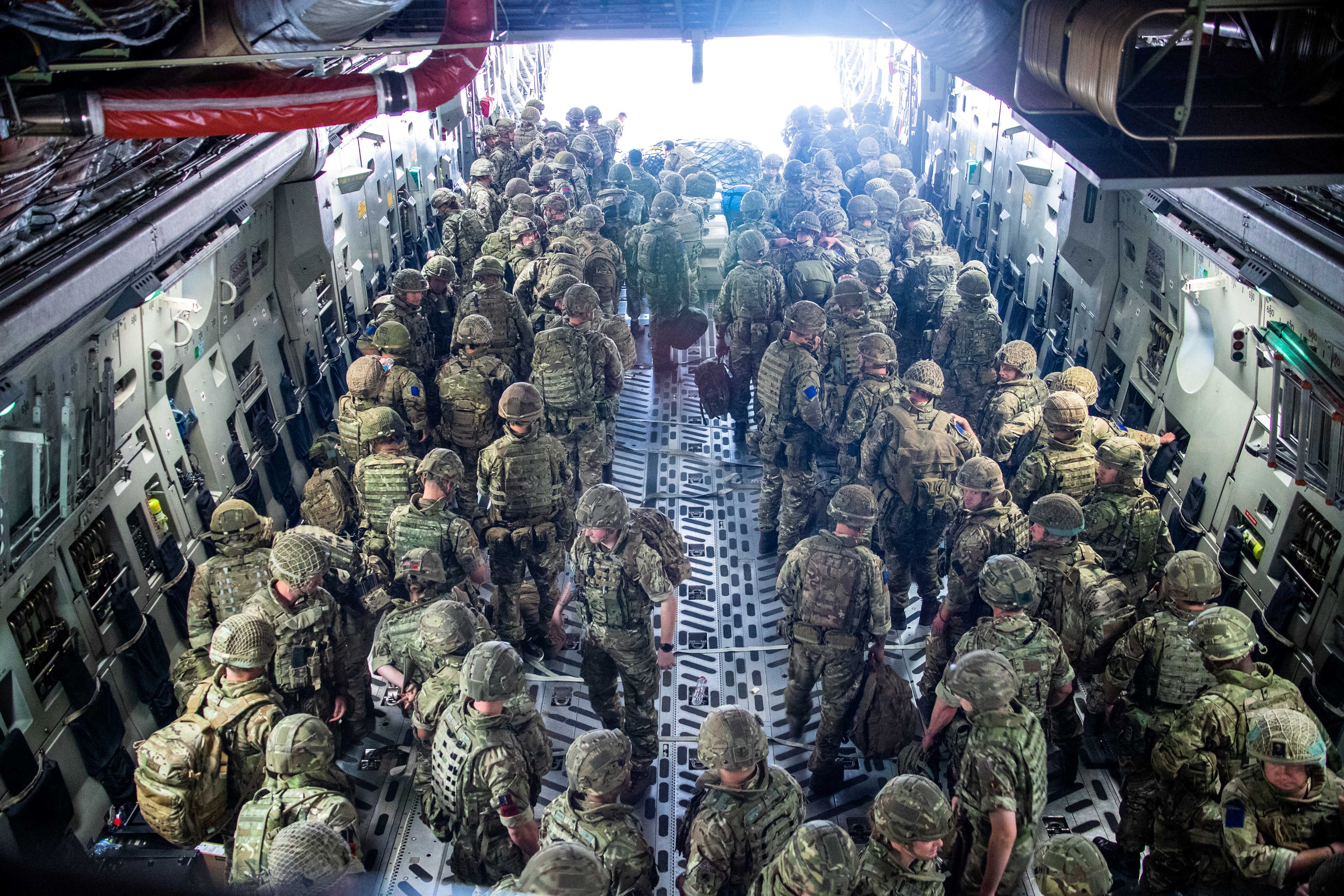 A brit védelmi miniszter szerint nem fognak tudni mindenkit kimenekíteni Afganisztánból