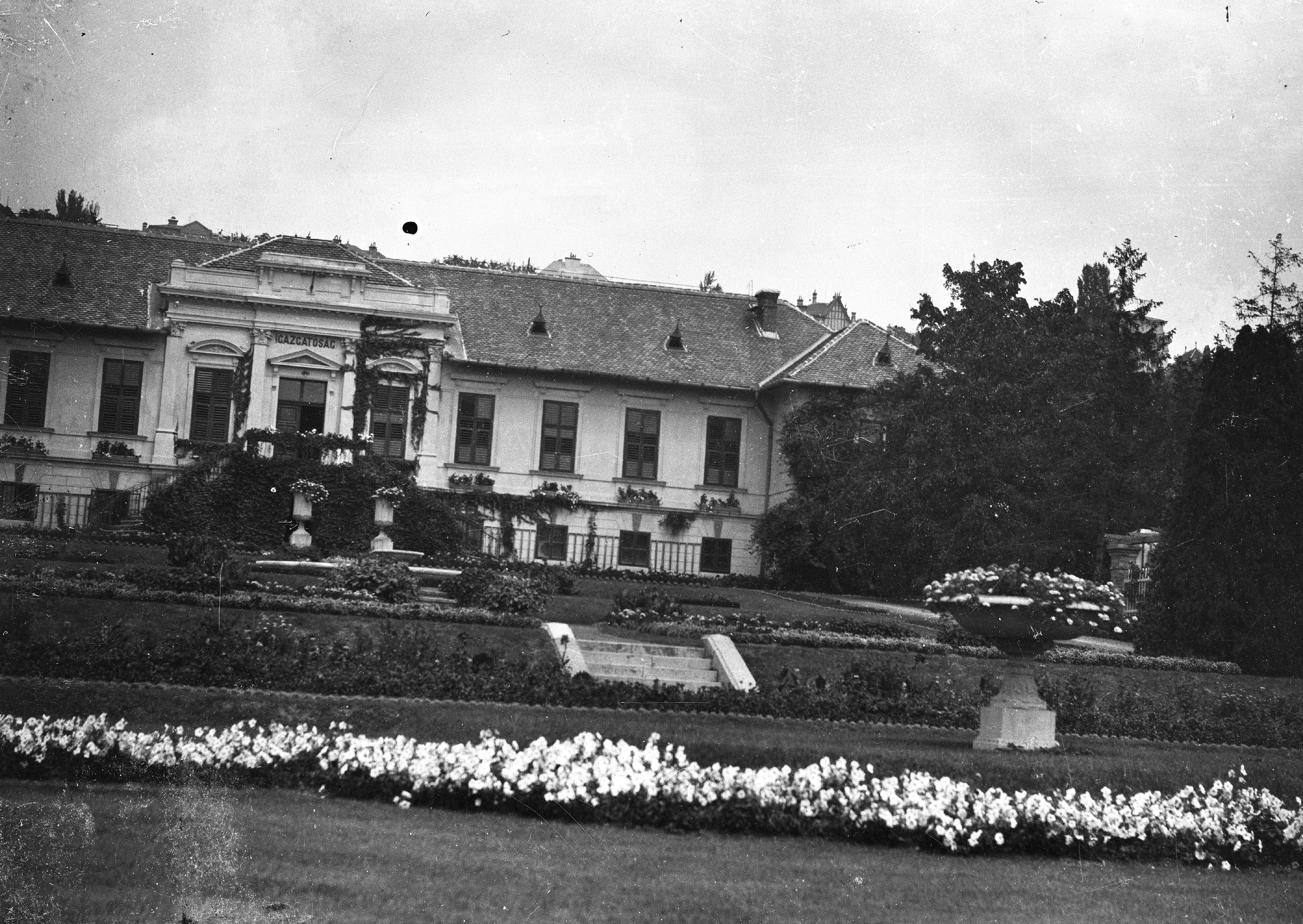 A Magyar Királyi Kertészeti Tanintézet igazgatósági épülete 1930-ban