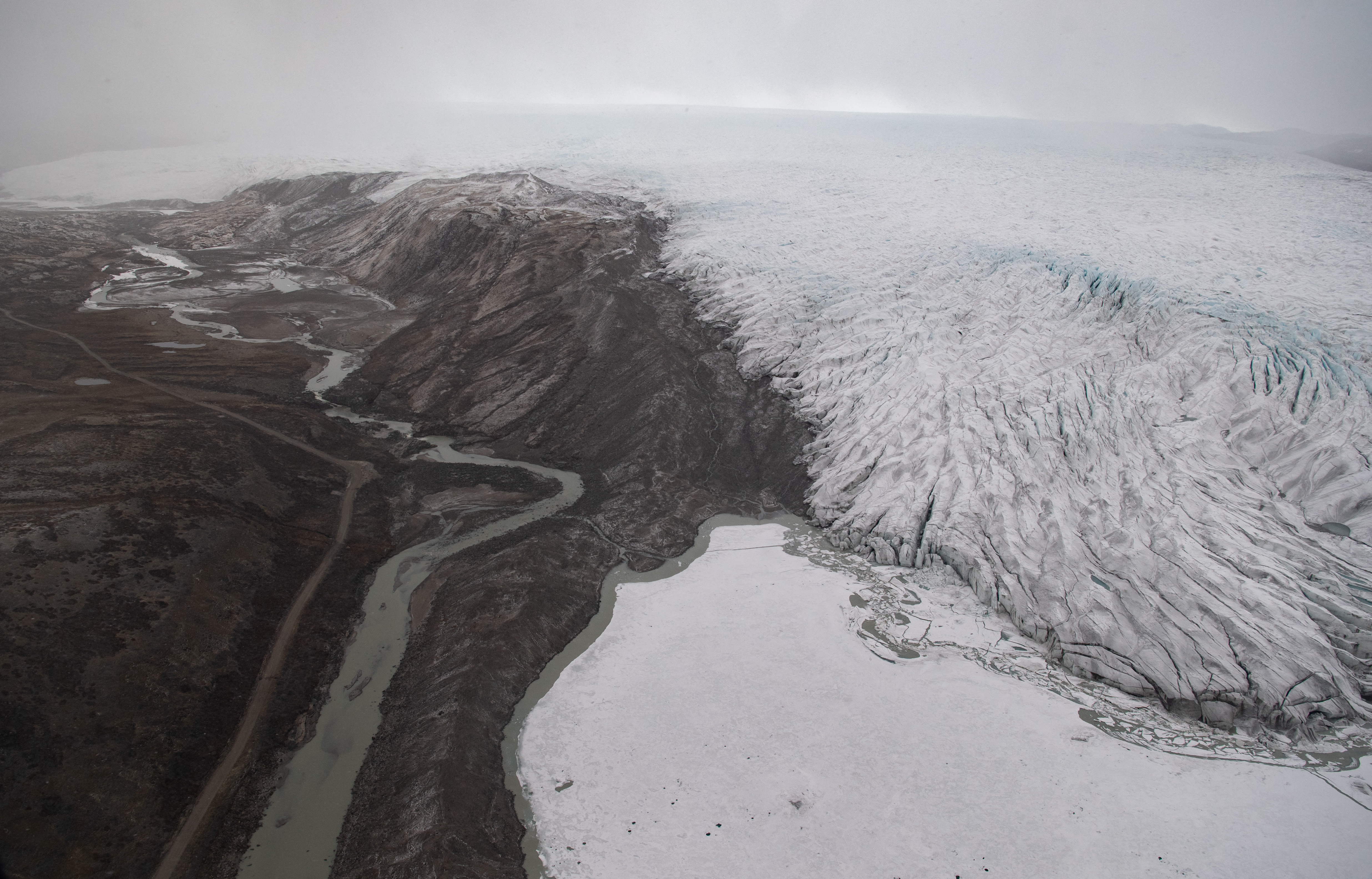 Először esett eső hó helyett a grönlandi jégtakaró legmagasabb pontján