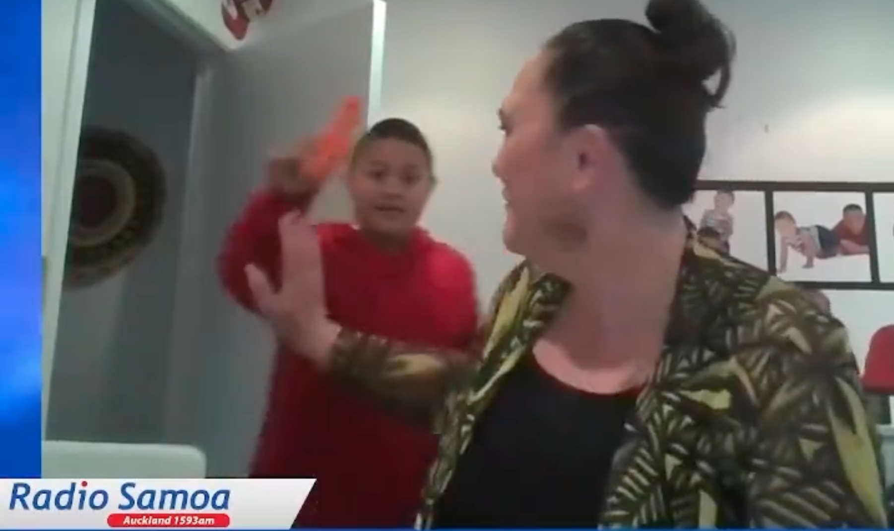 Élő adásban lengetett fallosz alakú répát az új-zélandi miniszter gyereke