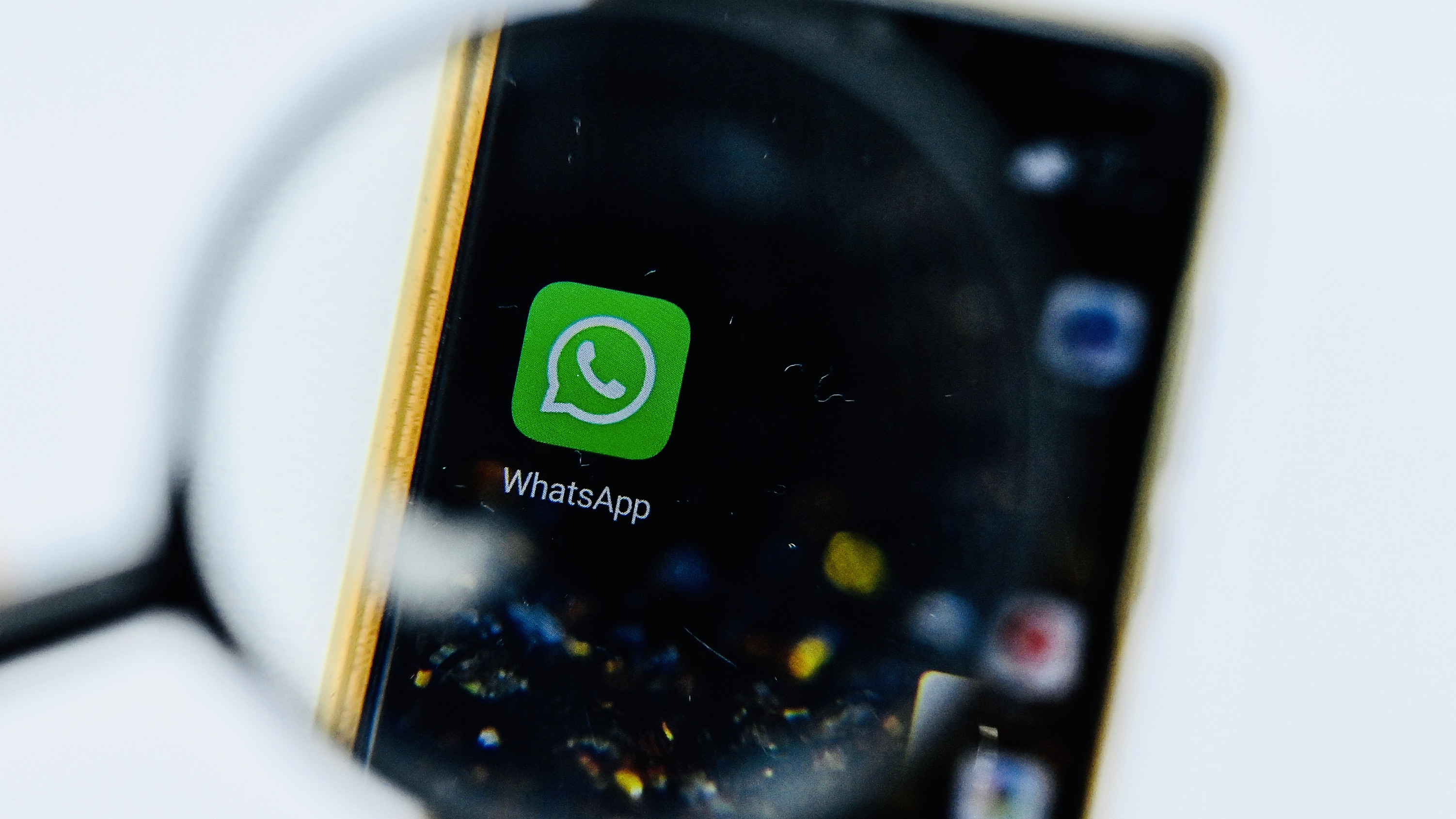 225 millió eurós büntetést kapott a Whatsapp