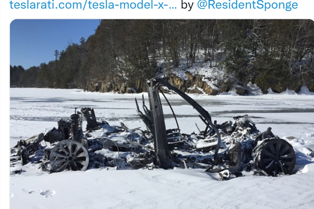Megoldották a befagyott tó jegén álló kiégett Tesla rejtélyét